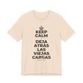 KEEP CALM Y DEJA ATRÁS LAS VIEJAS CARGAS T-Shirt (Soft Cream–Heather Mauve)