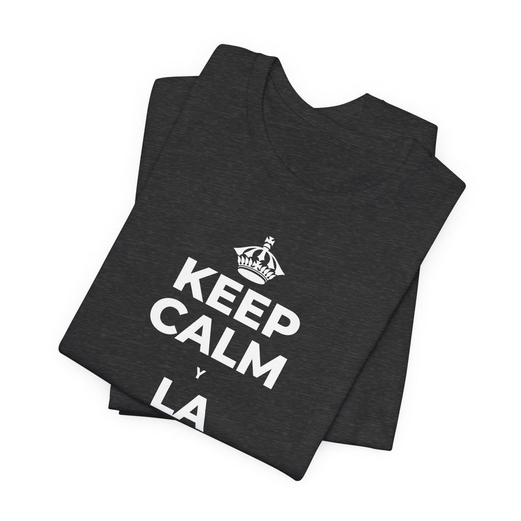 KEEP CALM Y LA FRENTE EN ALTO T-Shirt (White–Asphalt)