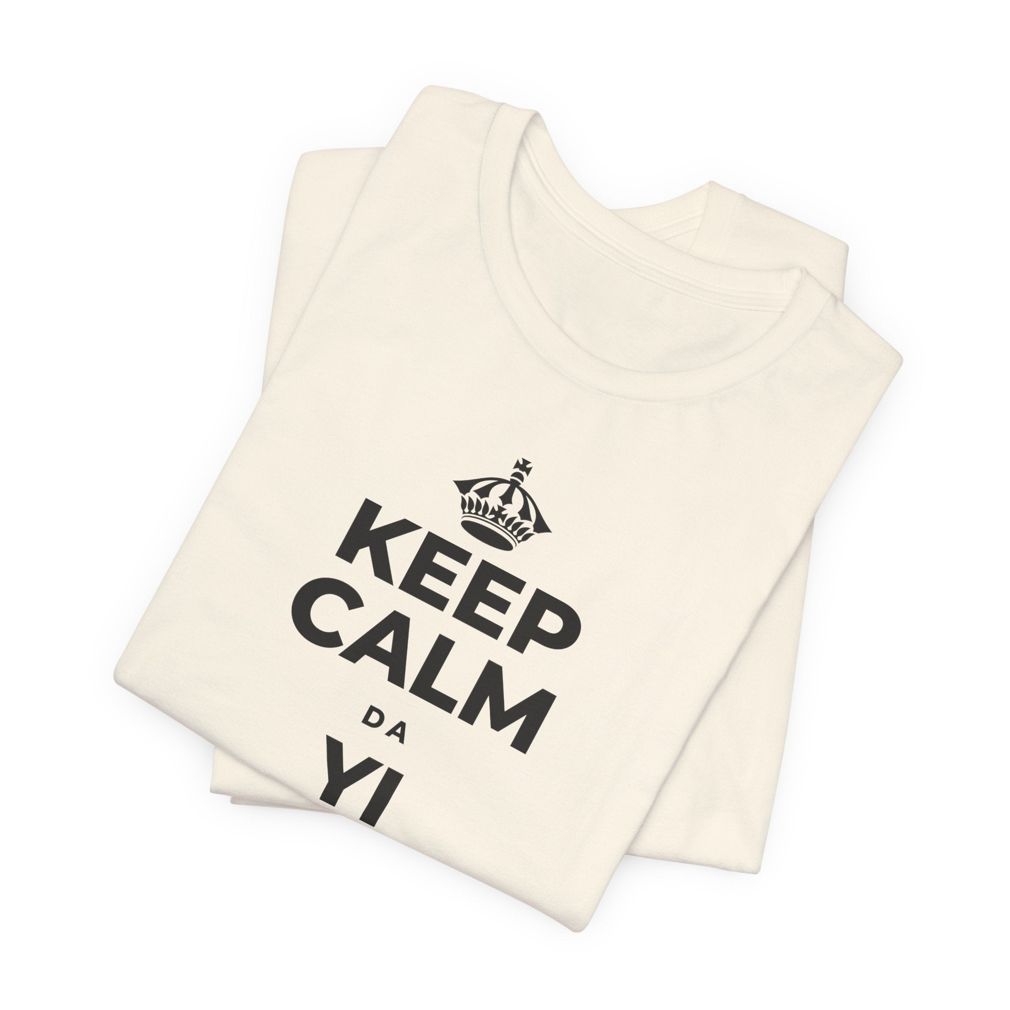 KEEP CALM DA YI ƘARAMIN JERIN ABUBUWA T-Shirt (White–Asphalt)
