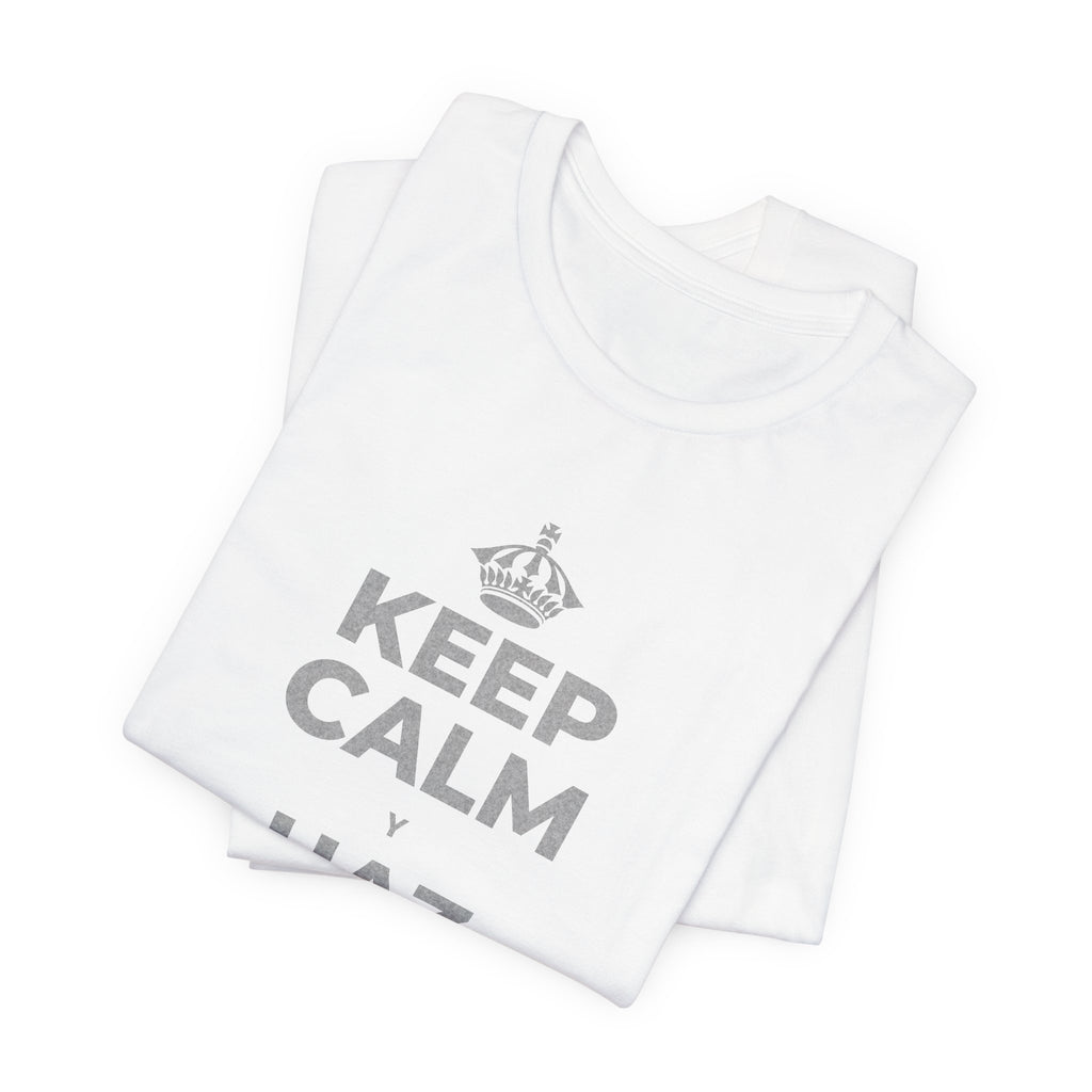 KEEP CALM Y HAZ MENOS HOY T-Shirt (White–Asphalt)