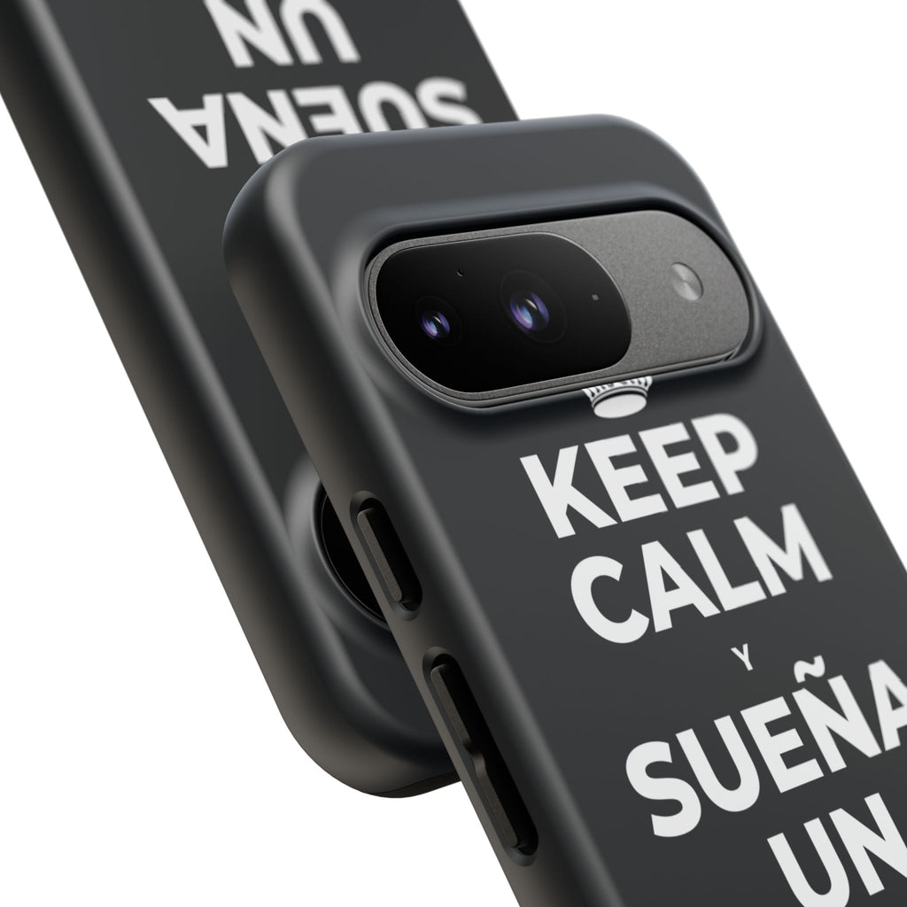KEEP CALM Y SUEÑA UN POCO MÁS GRANDE Phone Case (Dark)