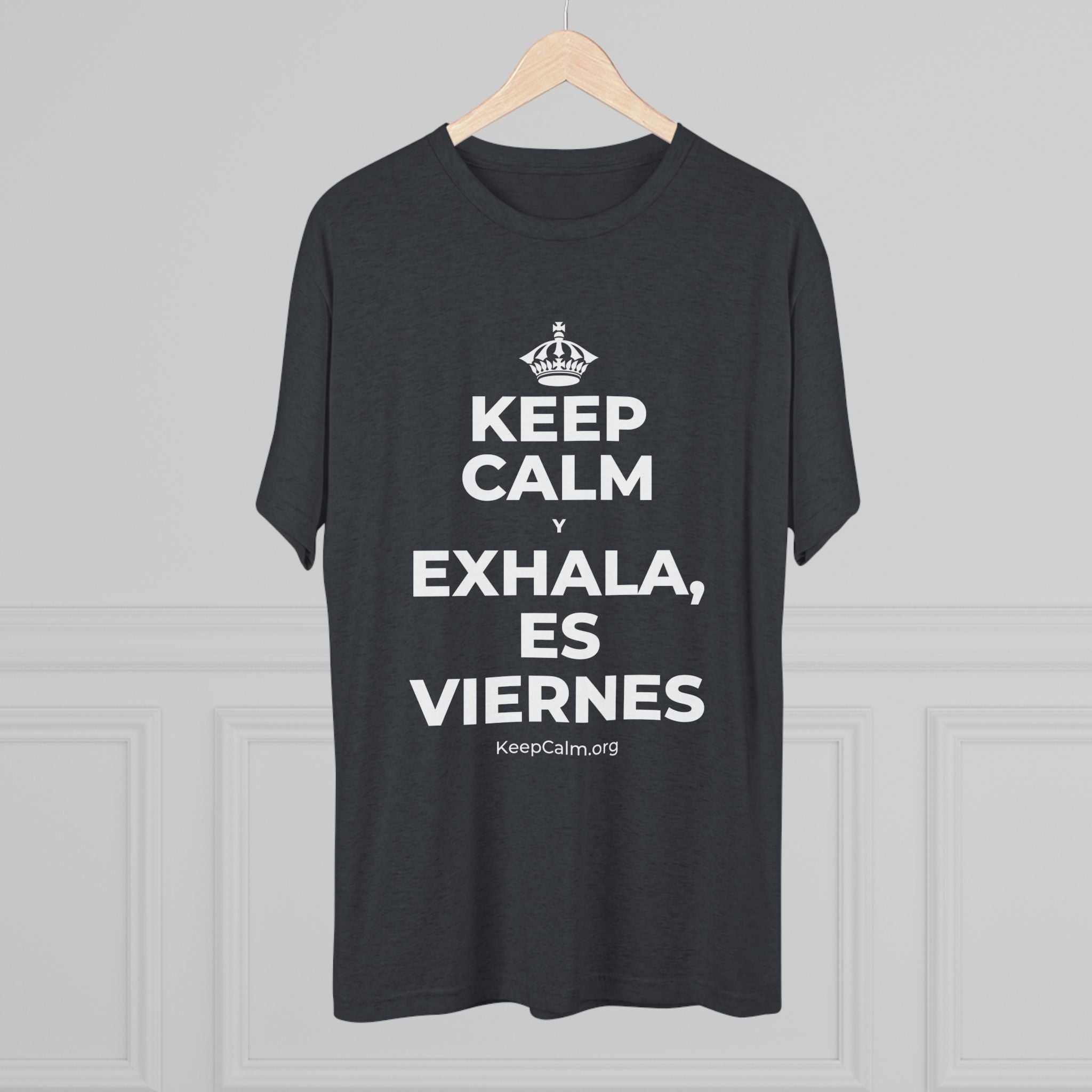 KEEP CALM Y EXHALA, ES VIERNES Tri-Blend Tee