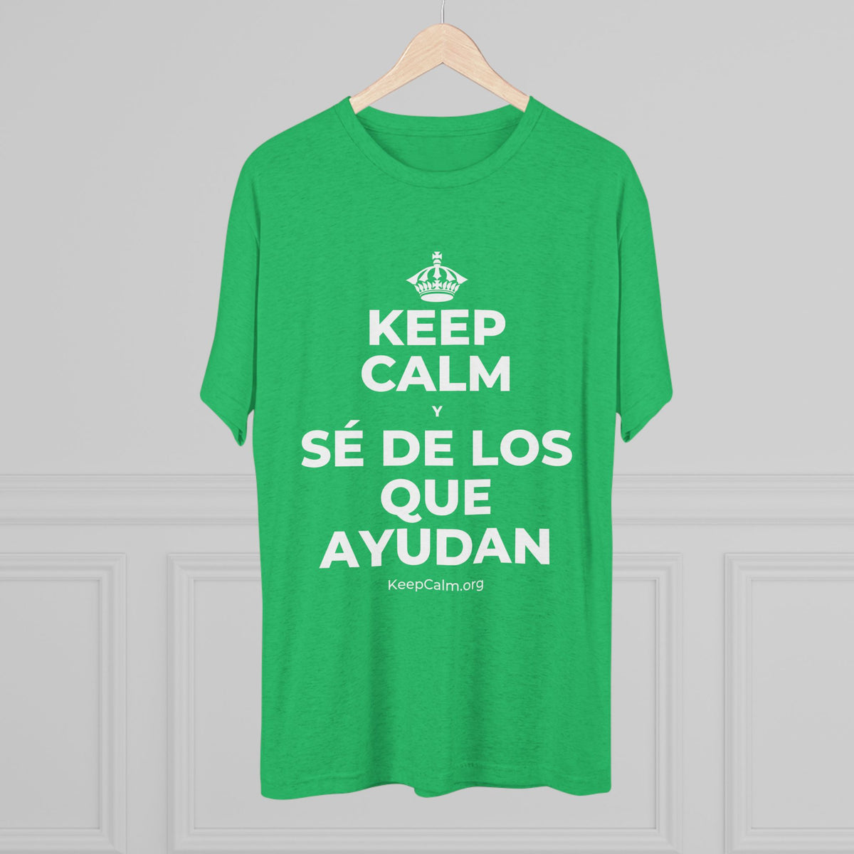 KEEP CALM Y SÉ DE LOS QUE AYUDAN Tri-Blend Tee