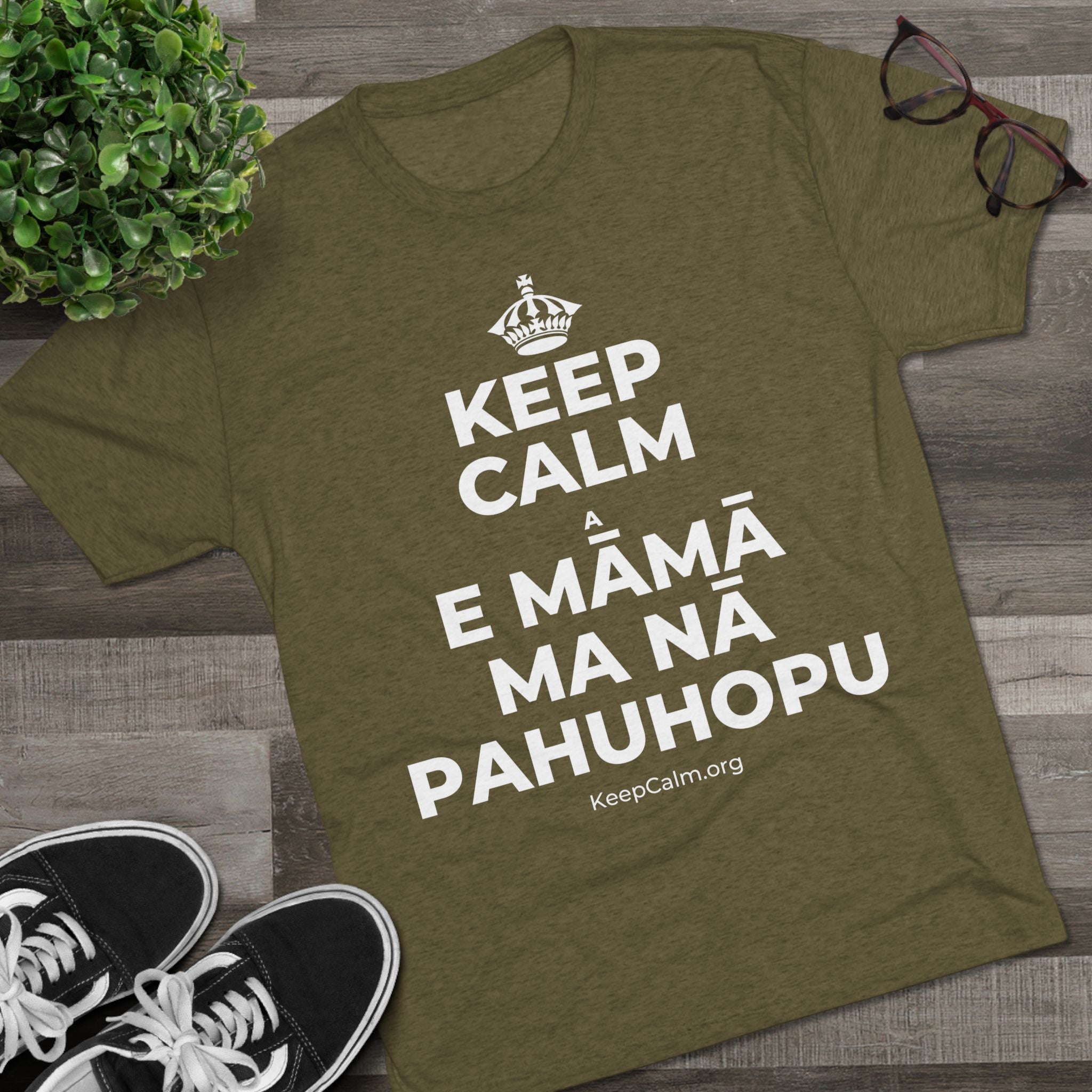KEEP CALM A E MĀMĀ MA NĀ PAHUHOPU Tri-Blend Tee
