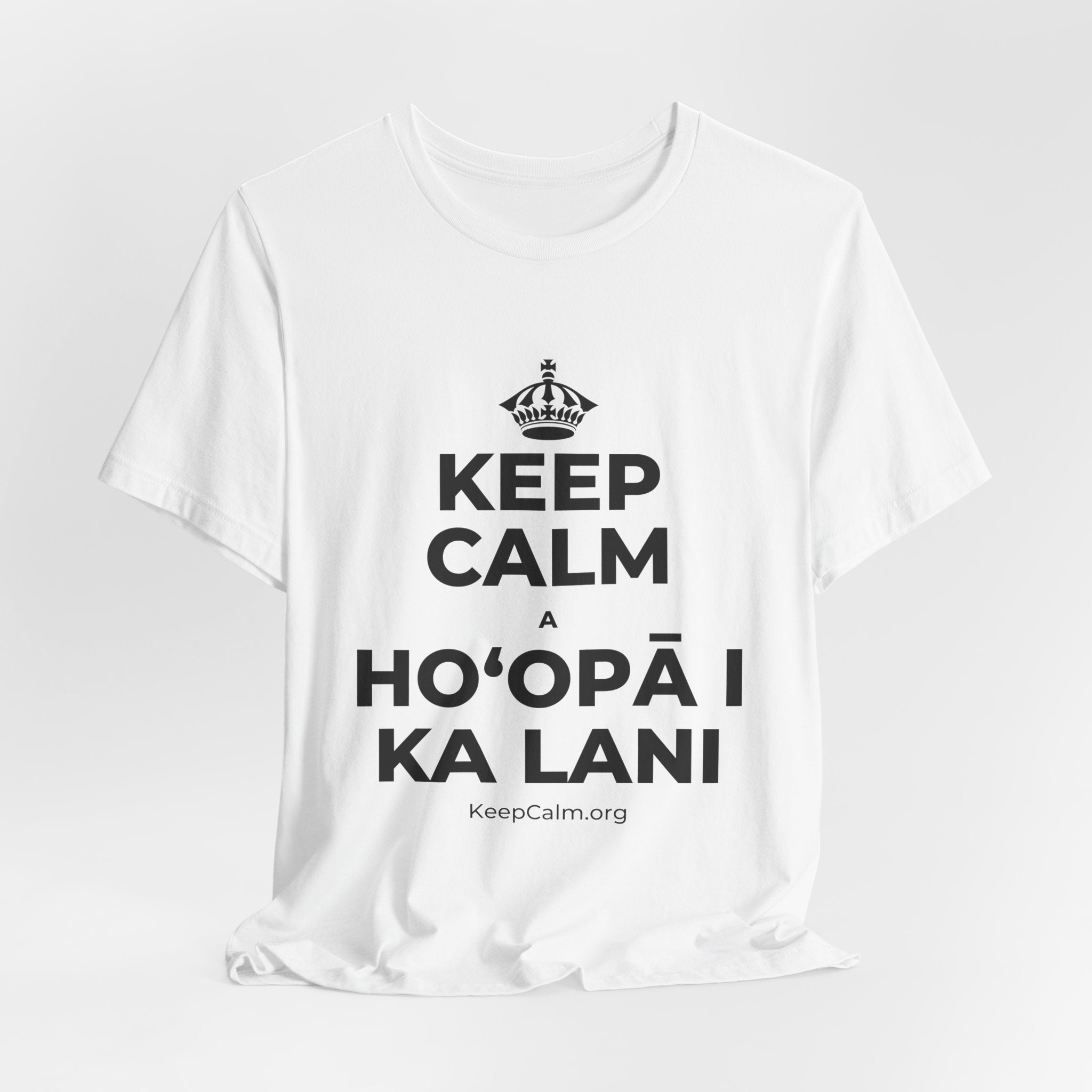 KEEP CALM A HOʻOPĀ I KA LANI T-Shirt (White–Asphalt)