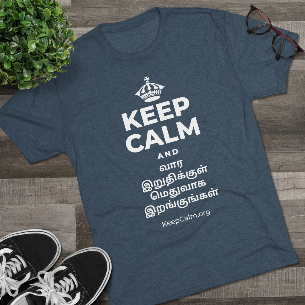 KEEP CALM AND வார இறுதிக்குள் மெதுவாக இறங்குங்கள் Tri-Blend Tee