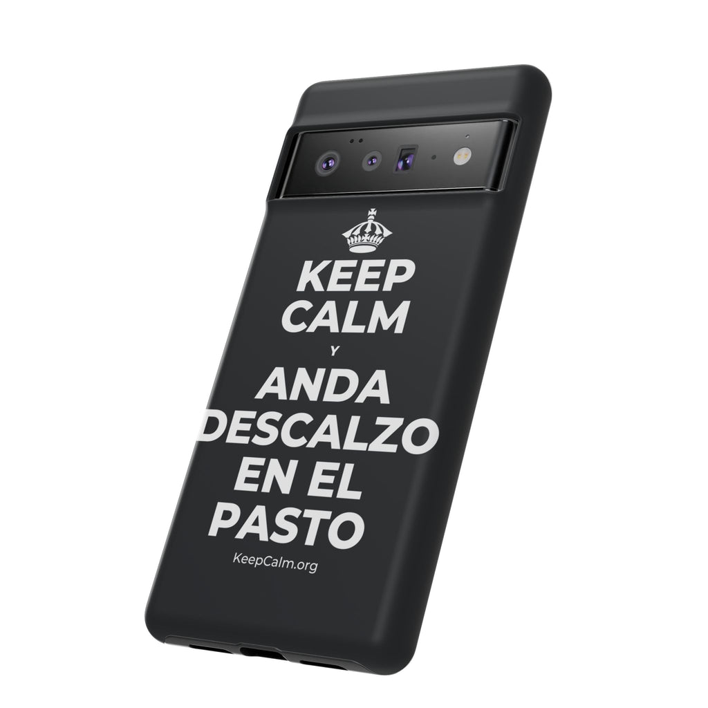 KEEP CALM Y ANDA DESCALZO EN EL PASTO Phone Case (Dark)