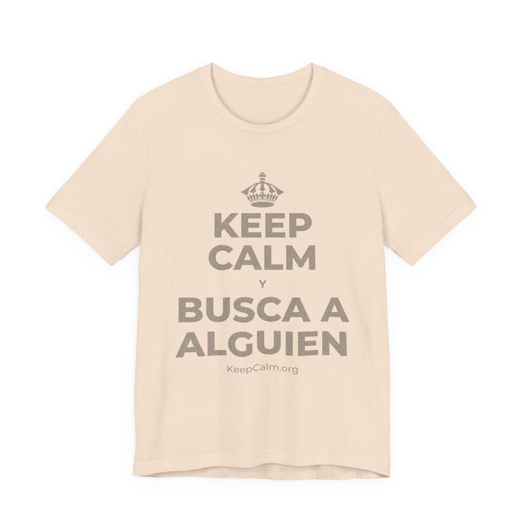KEEP CALM Y BUSCA A ALGUIEN T-Shirt (Soft Cream–Heather Mauve)
