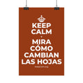KEEP CALM Y MIRA CÓMO CAMBIAN LAS HOJAS Satin Poster