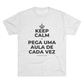 KEEP CALM E PEGA UMA AULA DE CADA VEZ Tri-Blend Tee