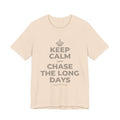 KEEP CALM AND CHASE THE LONG DAYS T-Shirt (Soft Cream–Heather Mauve)