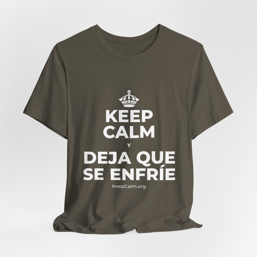KEEP CALM Y DEJA QUE SE ENFRÍE T-Shirt (White–Asphalt)