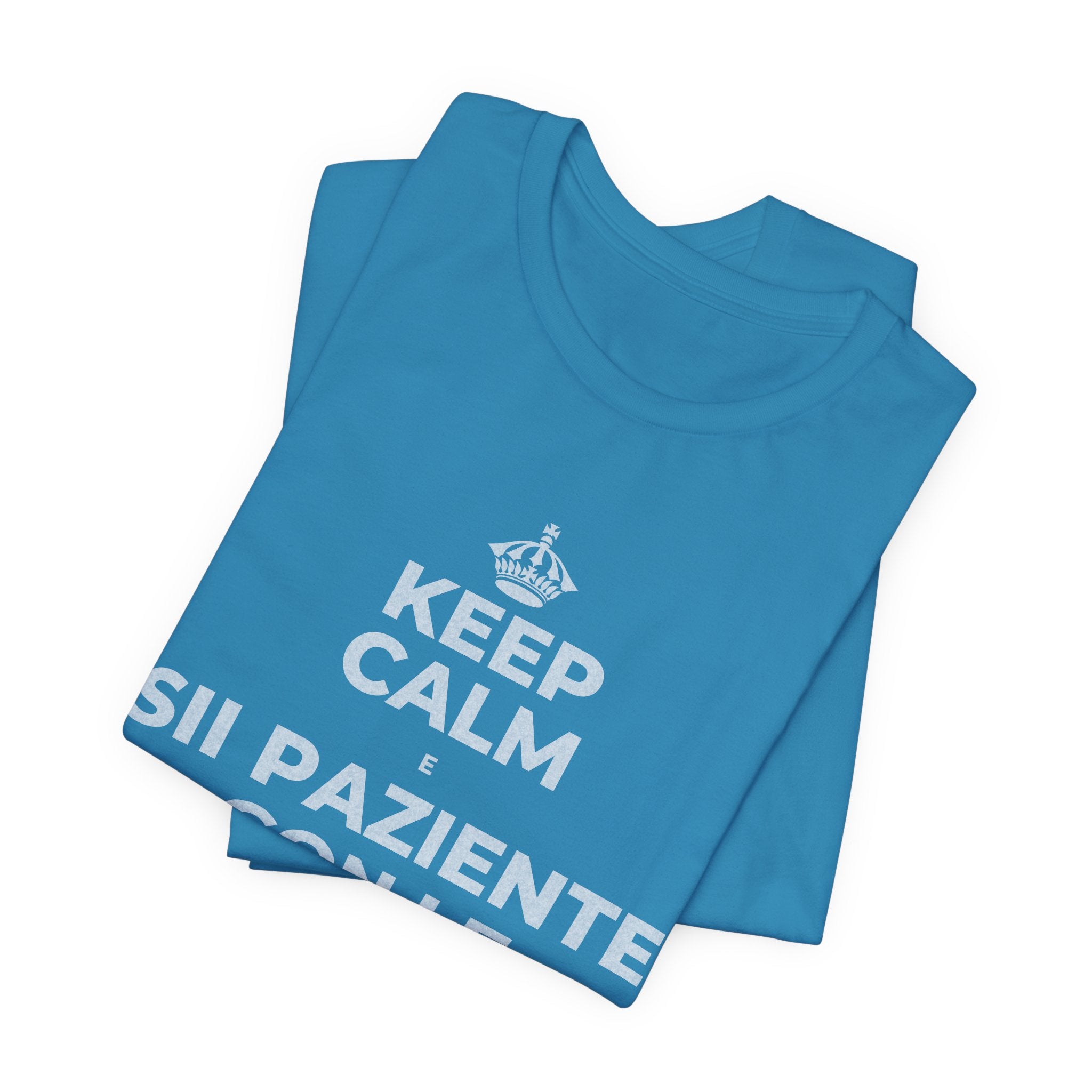 KEEP CALM E SII PAZIENTE CON LE NUOVE ABITUDINI T-Shirt (White–Asphalt)
