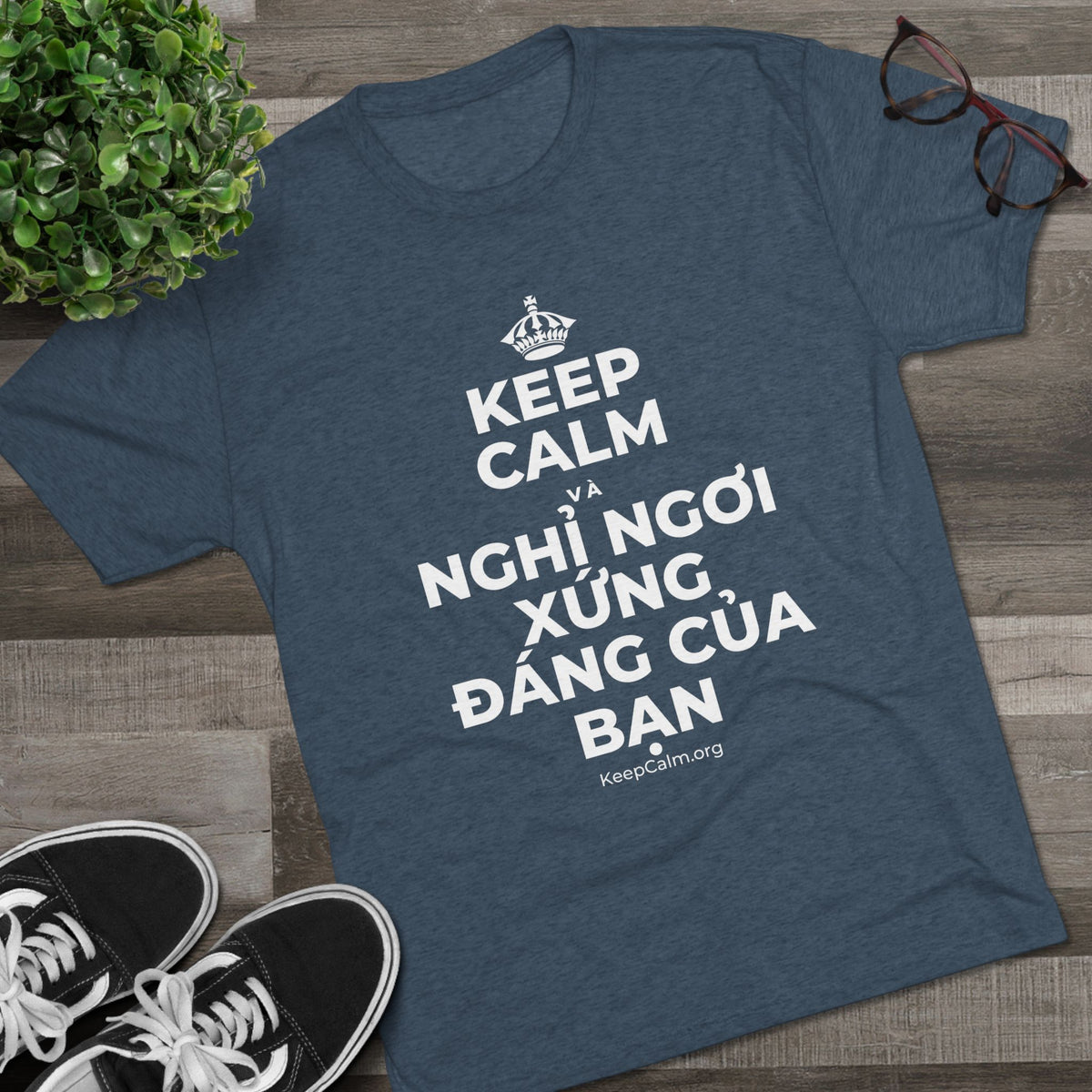 KEEP CALM VÀ NGHỈ NGƠI XỨNG ĐÁNG CỦA BẠN Tri-Blend Tee