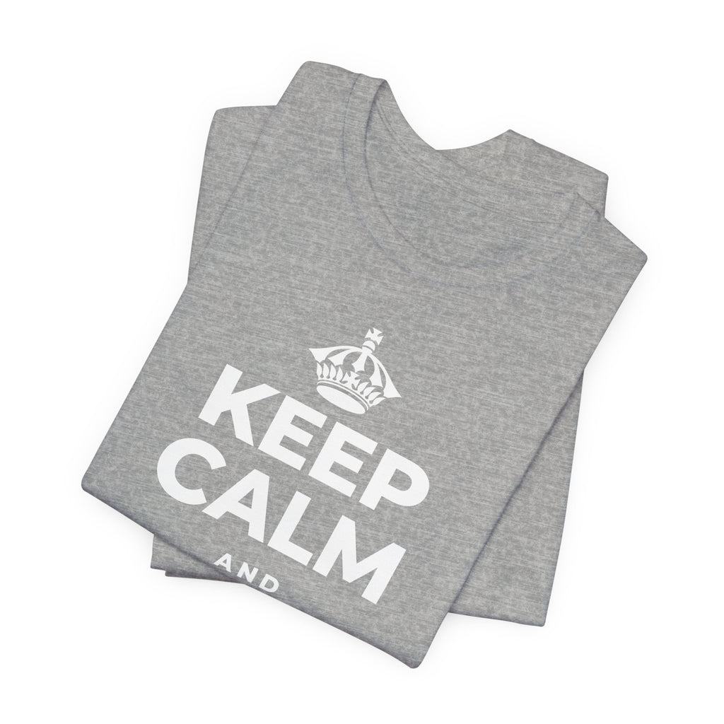 KEEP CALM AND வார இறுதிக்குள் மெதுவாக இறங்குங்கள் T-Shirt (White–Asphalt)