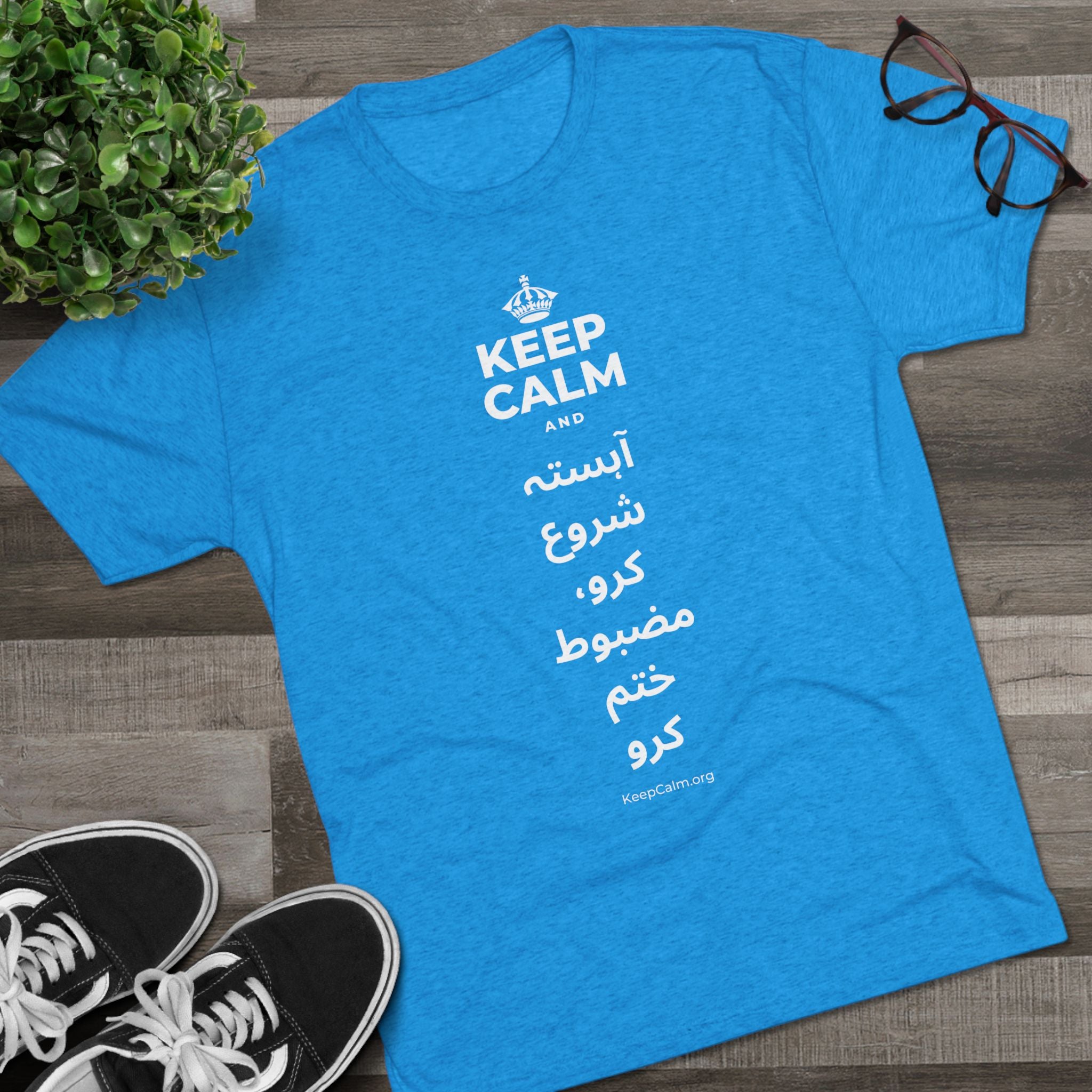 KEEP CALM AND آہستہ شروع کرو، مضبوط ختم کرو Tri-Blend Tee
