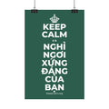 KEEP CALM VÀ NGHỈ NGƠI XỨNG ĐÁNG CỦA BẠN Satin Poster