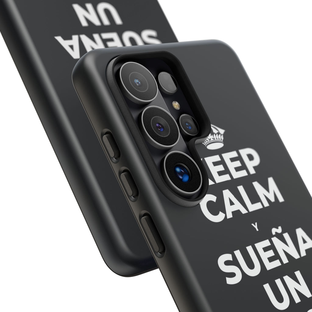 KEEP CALM Y SUEÑA UN POCO MÁS GRANDE Phone Case (Dark)