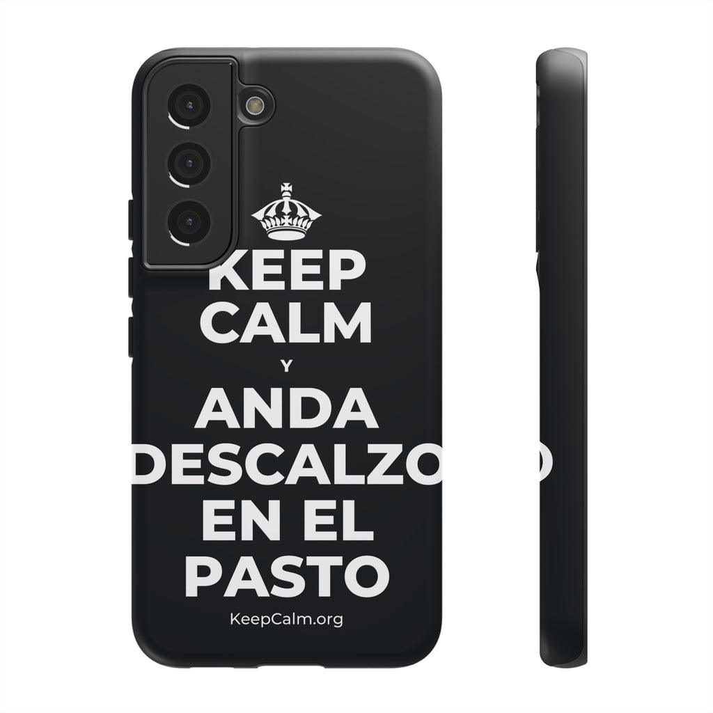 KEEP CALM Y ANDA DESCALZO EN EL PASTO Phone Case (Dark)