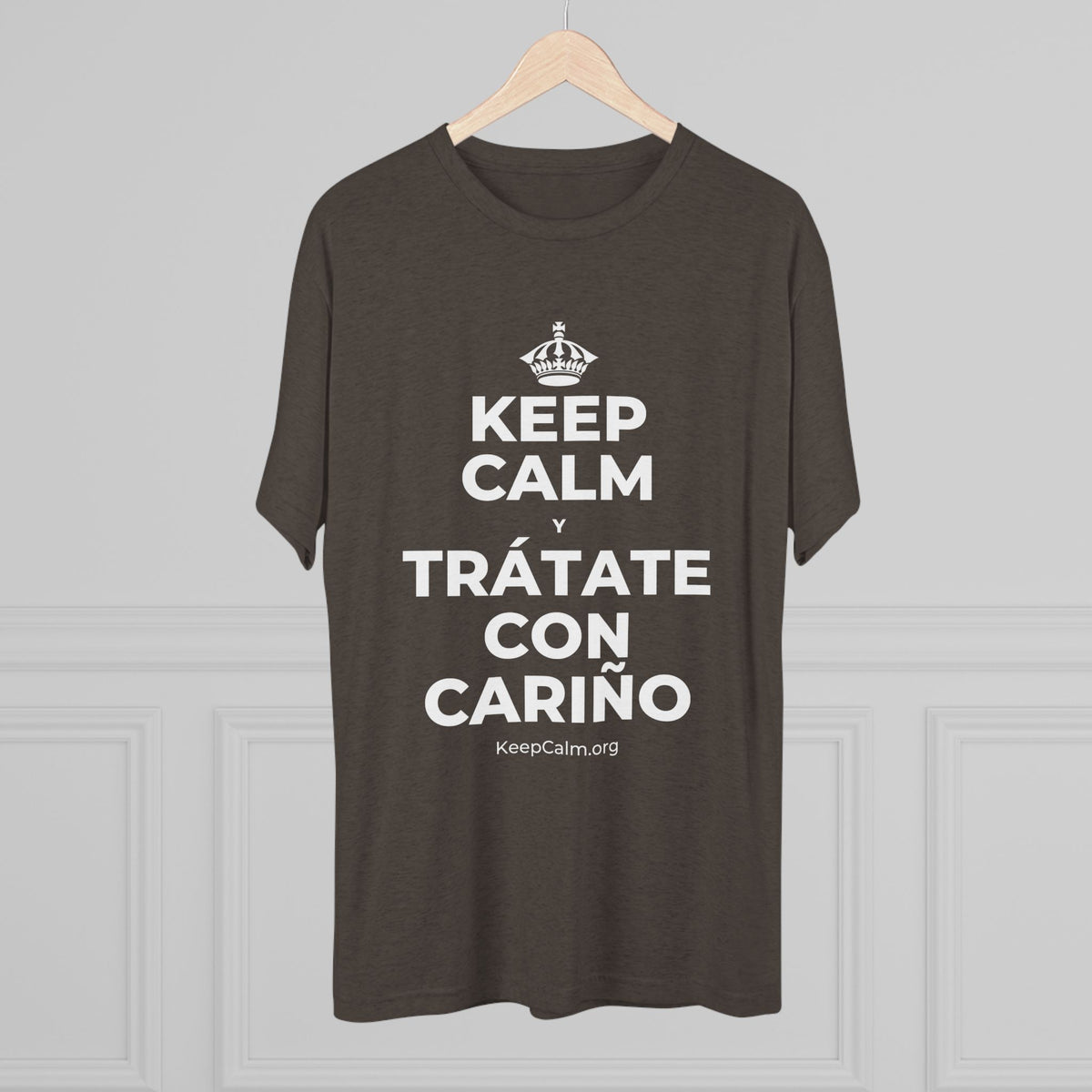 KEEP CALM Y TRÁTATE CON CARIÑO Tri-Blend Tee
