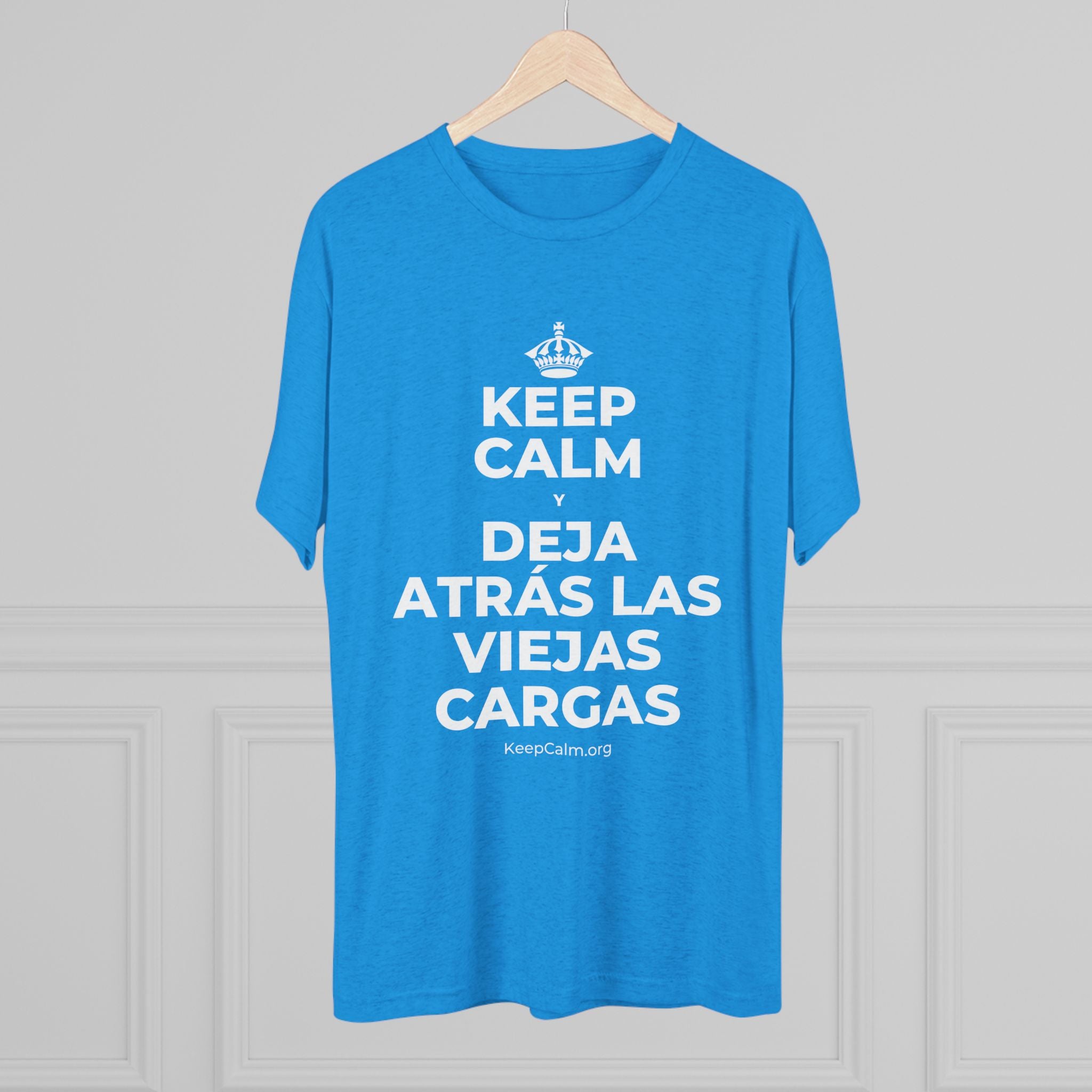 KEEP CALM Y DEJA ATRÁS LAS VIEJAS CARGAS Tri-Blend Tee