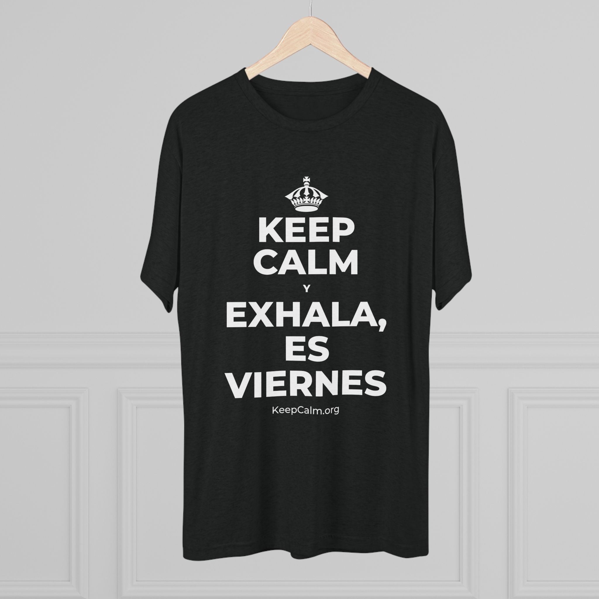 KEEP CALM Y EXHALA, ES VIERNES Tri-Blend Tee