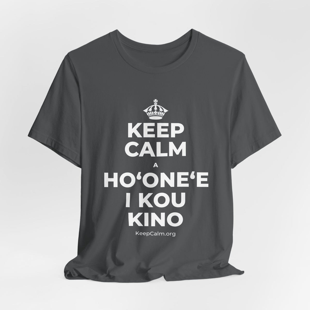 KEEP CALM A HOʻONEʻE I KOU KINO T-Shirt (White–Asphalt)