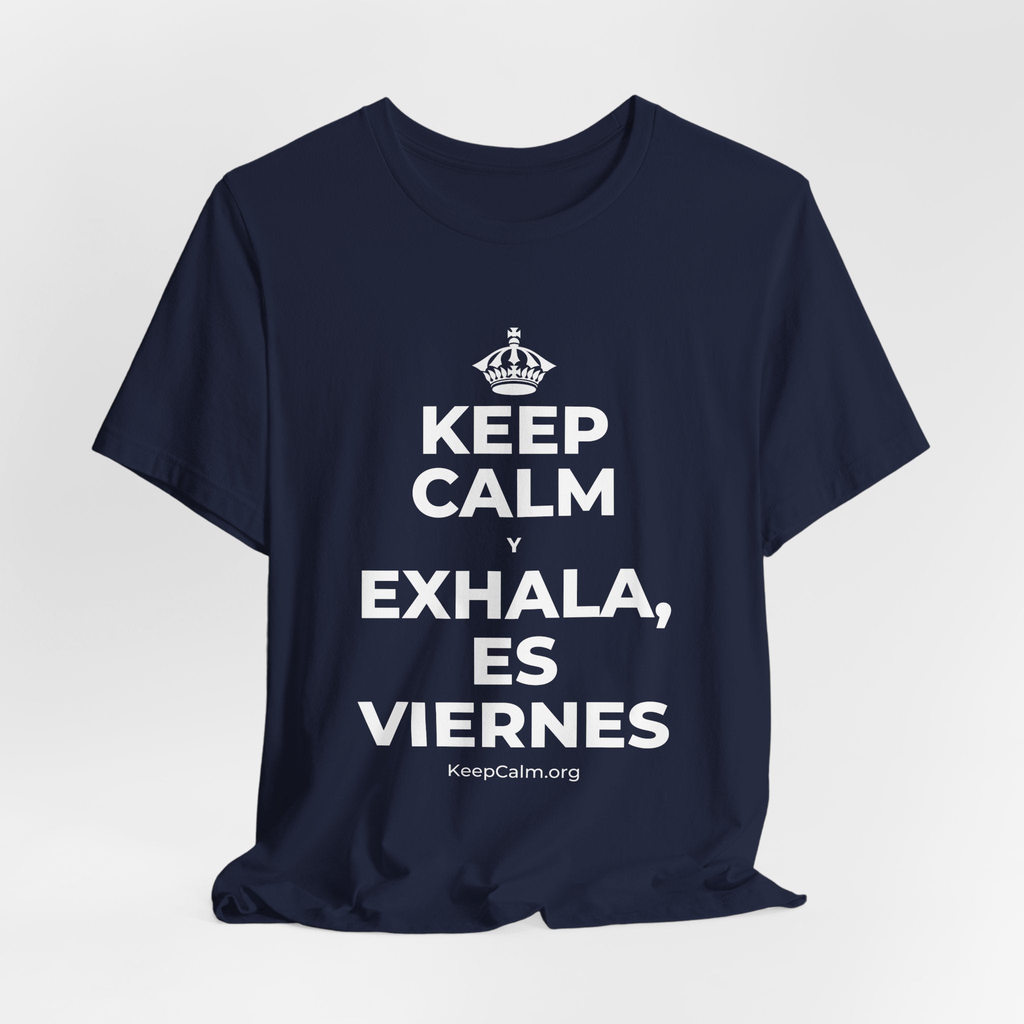 KEEP CALM Y EXHALA, ES VIERNES T-Shirt (White–Asphalt)