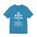 KEEP CALM AND வார இறுதிக்குள் மெதுவாக இறங்குங்கள் T-Shirt (White–Asphalt)
