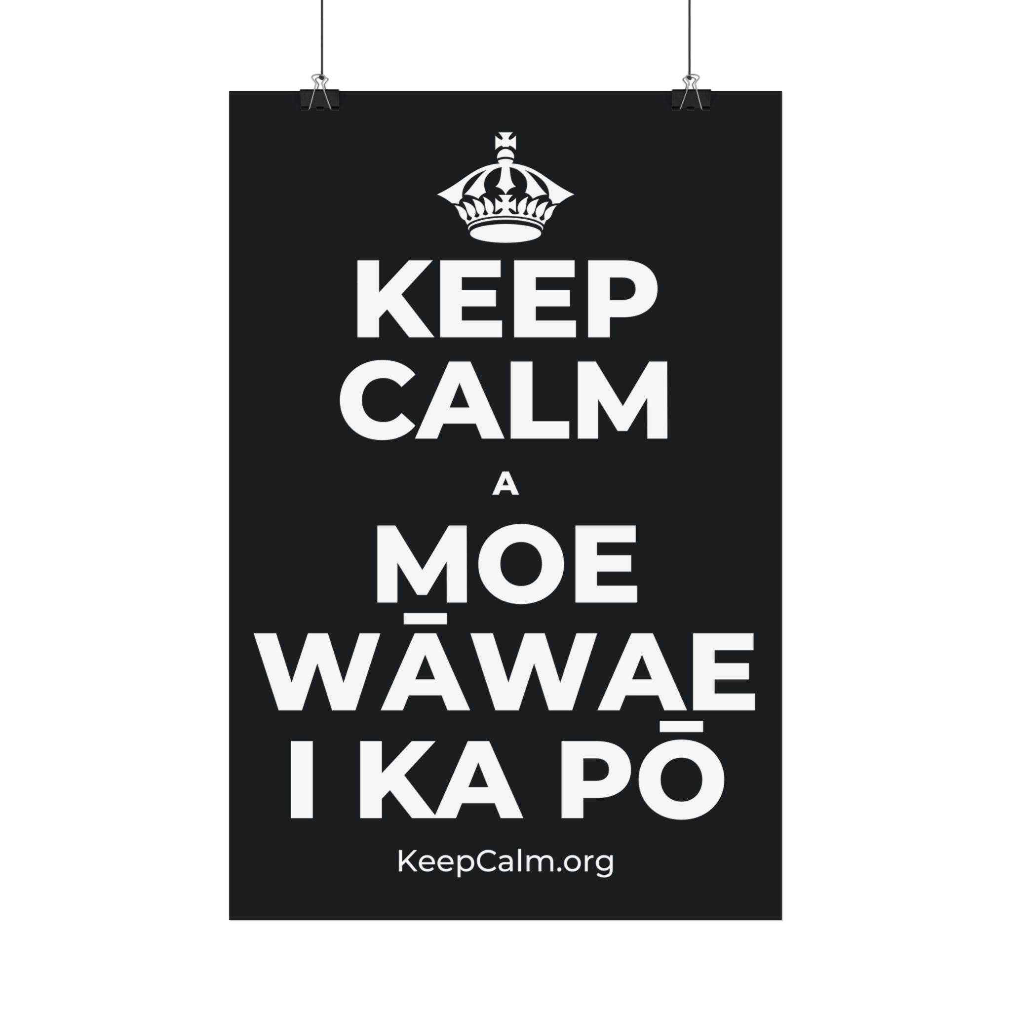 KEEP CALM A MOE WĀWAE I KA PŌ Satin Poster (Dark)