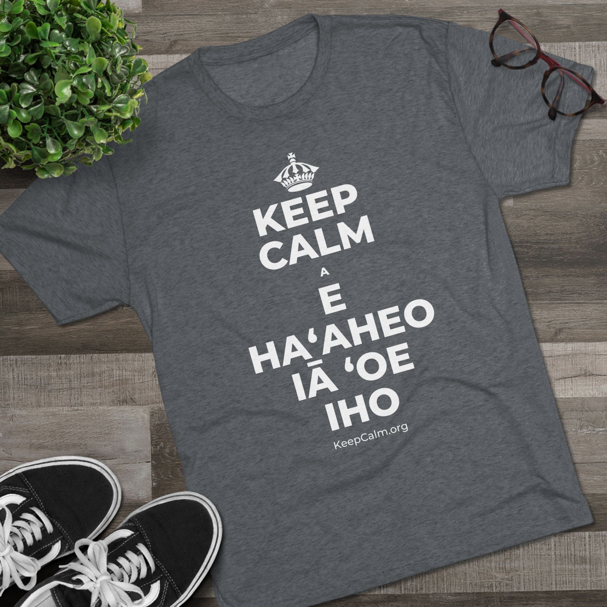 KEEP CALM A E HAʻAHEO IĀ ʻOE IHO Tri-Blend Tee