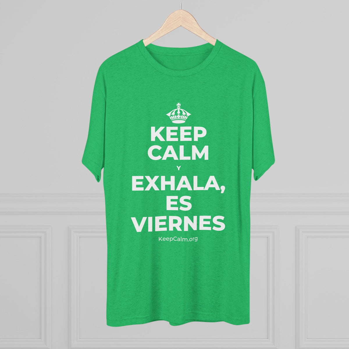 KEEP CALM Y EXHALA, ES VIERNES Tri-Blend Tee