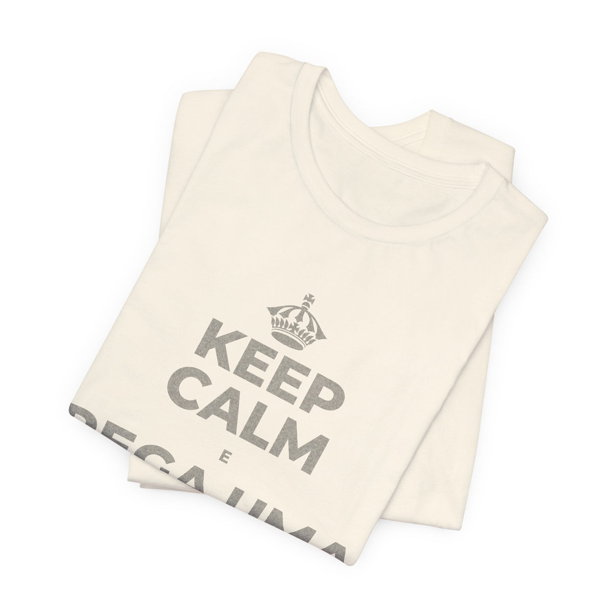 KEEP CALM E PEGA UMA AULA DE CADA VEZ T-Shirt (White–Asphalt)