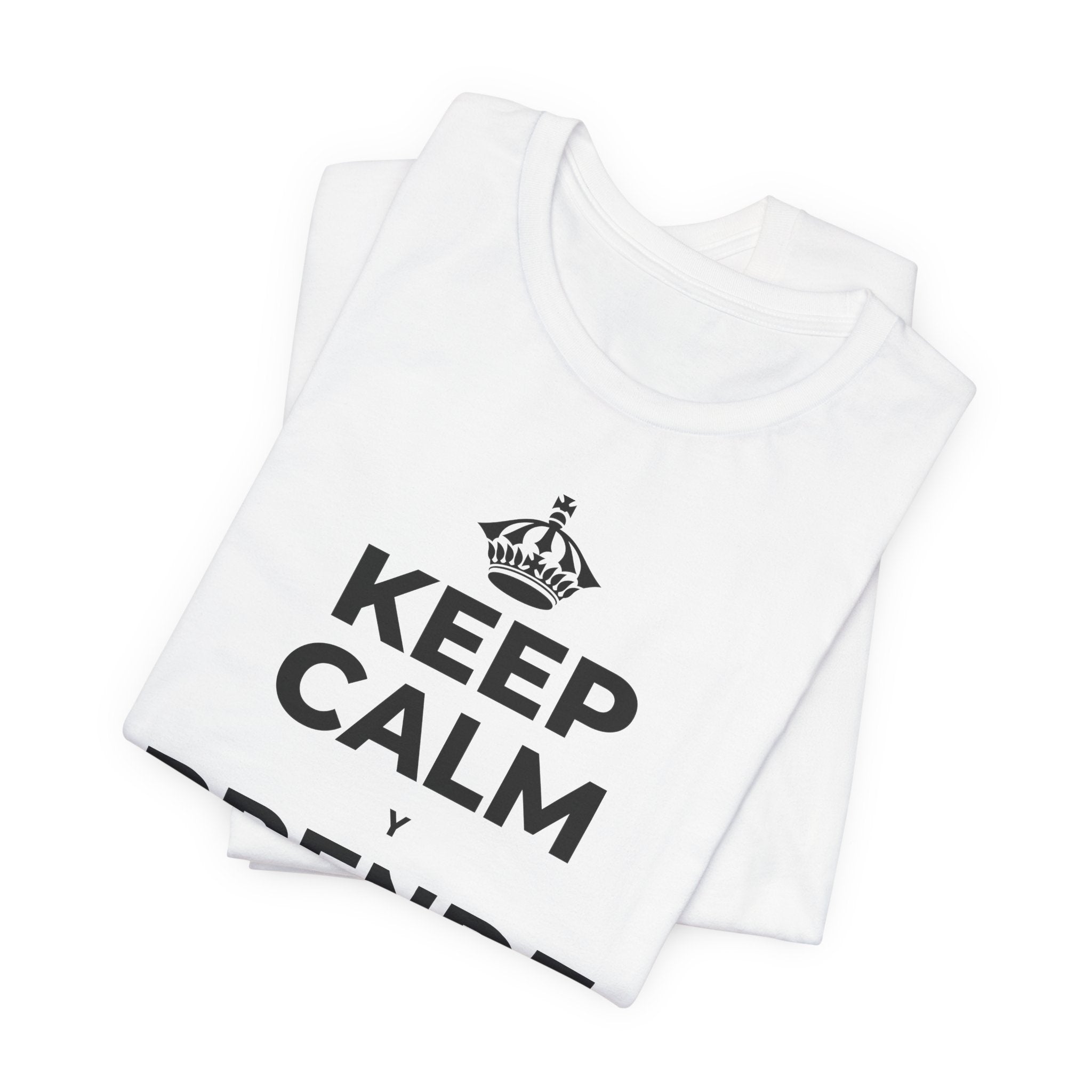 KEEP CALM Y PRENDE UNA VELA T-Shirt (White–Asphalt)