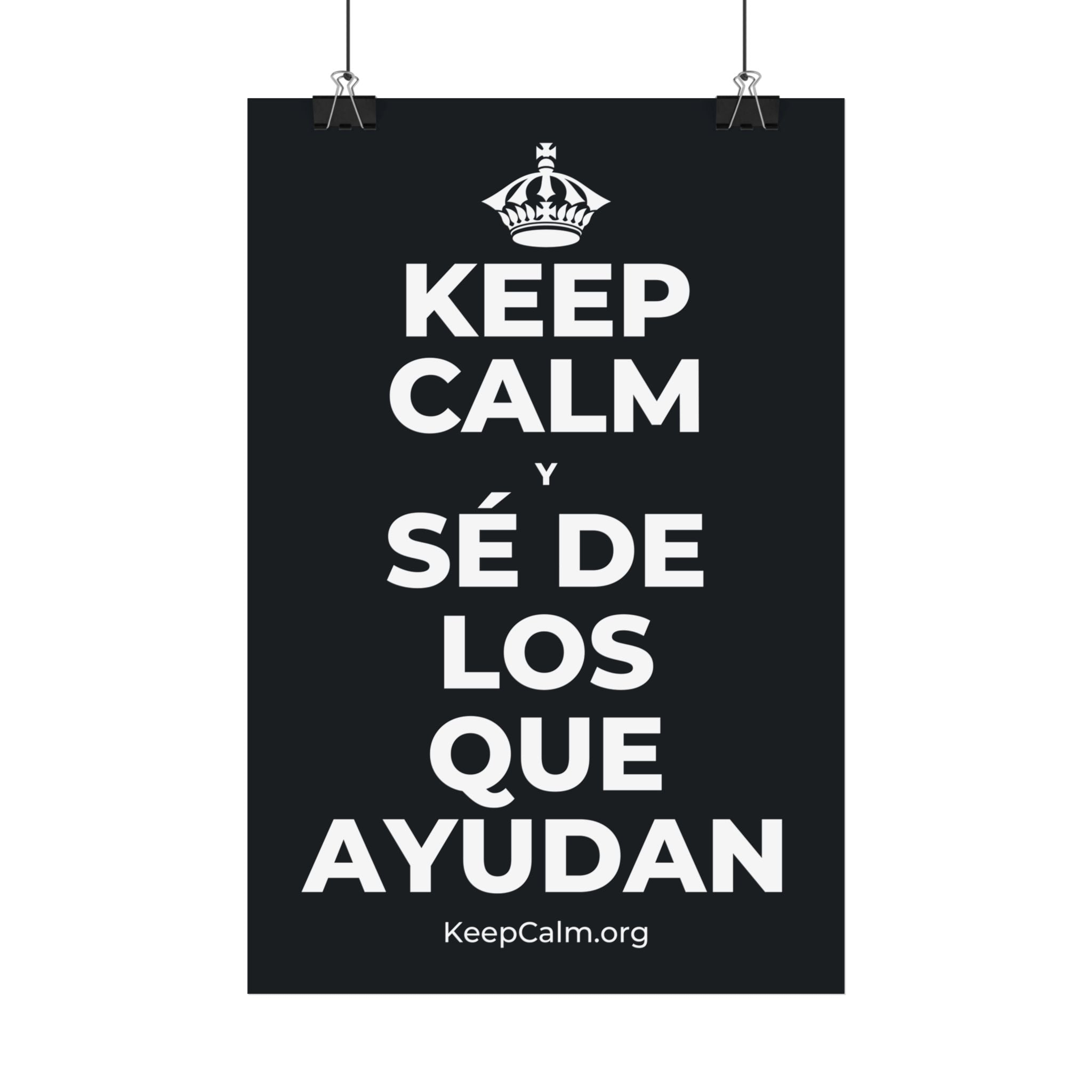 KEEP CALM Y SÉ DE LOS QUE AYUDAN Satin Poster (Dark)