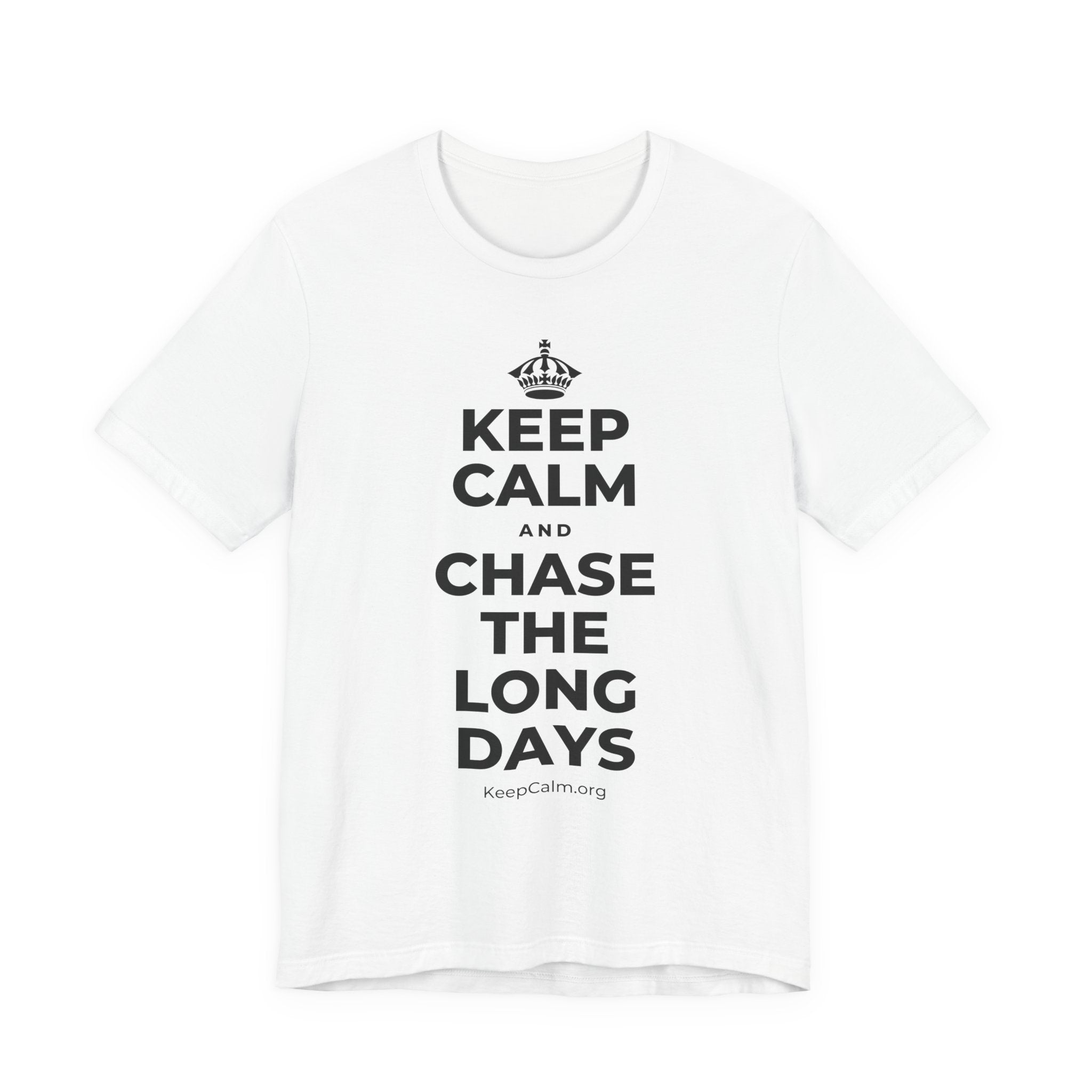 KEEP CALM AND CHASE THE LONG DAYS T-Shirt (White–Asphalt)