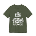 KEEP CALM E VITÓRIAS PEQUENAS, SEMANA GRANDE T-Shirt (Military Green–Autumn)