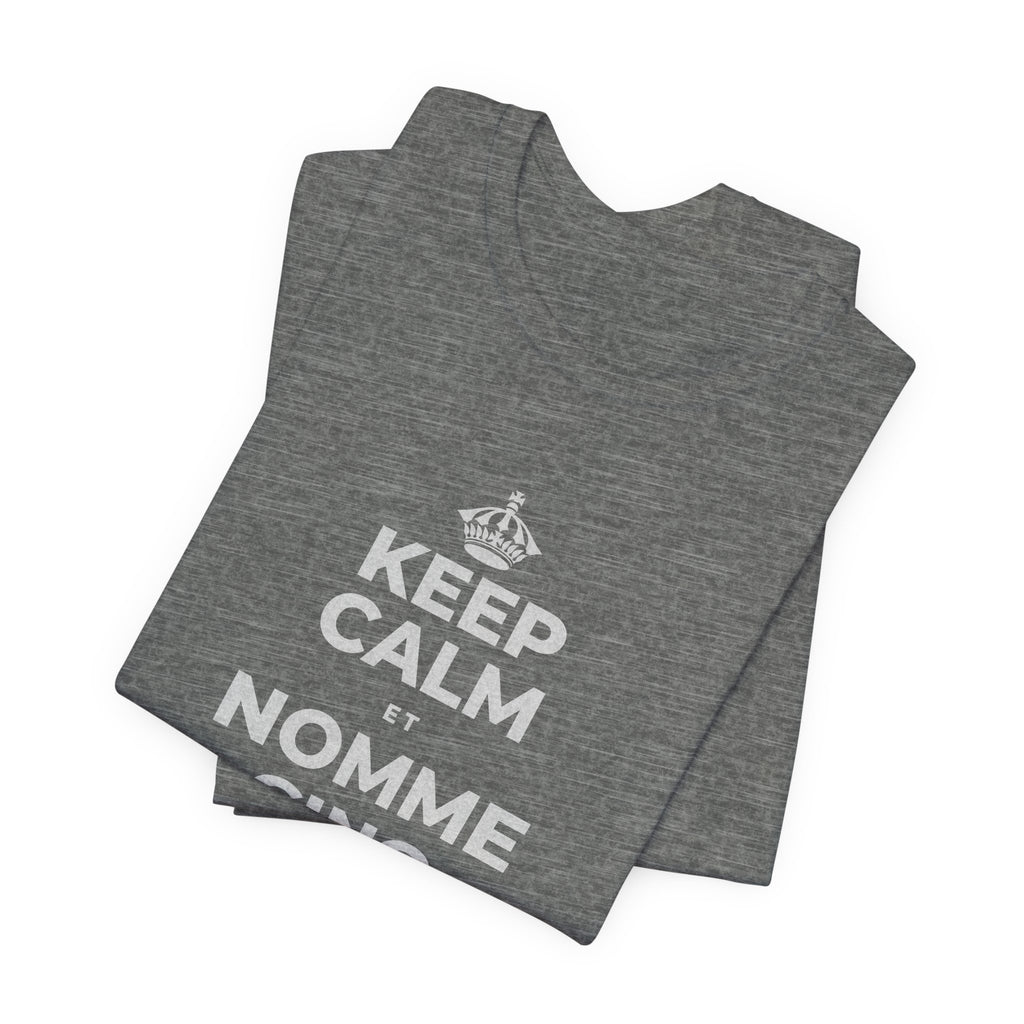 KEEP CALM ET NOMME CINQ CHOSES QUE TU VOIS T-Shirt (Baby Blue–Silver)