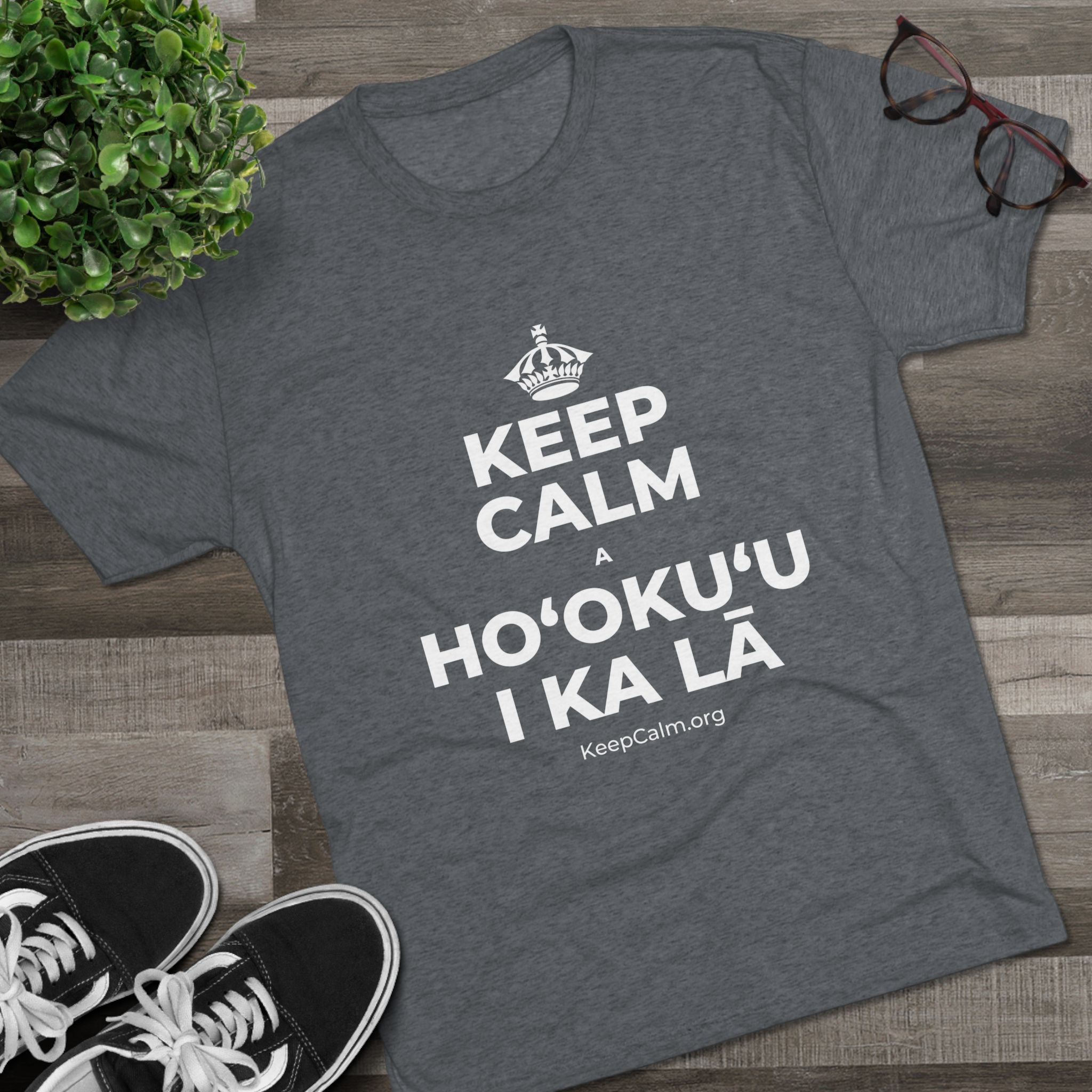 KEEP CALM A HOʻOKUʻU I KA LĀ Tri-Blend Tee