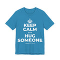 KEEP CALM AND HUG SOMEONE T-Shirt (White–Asphalt)