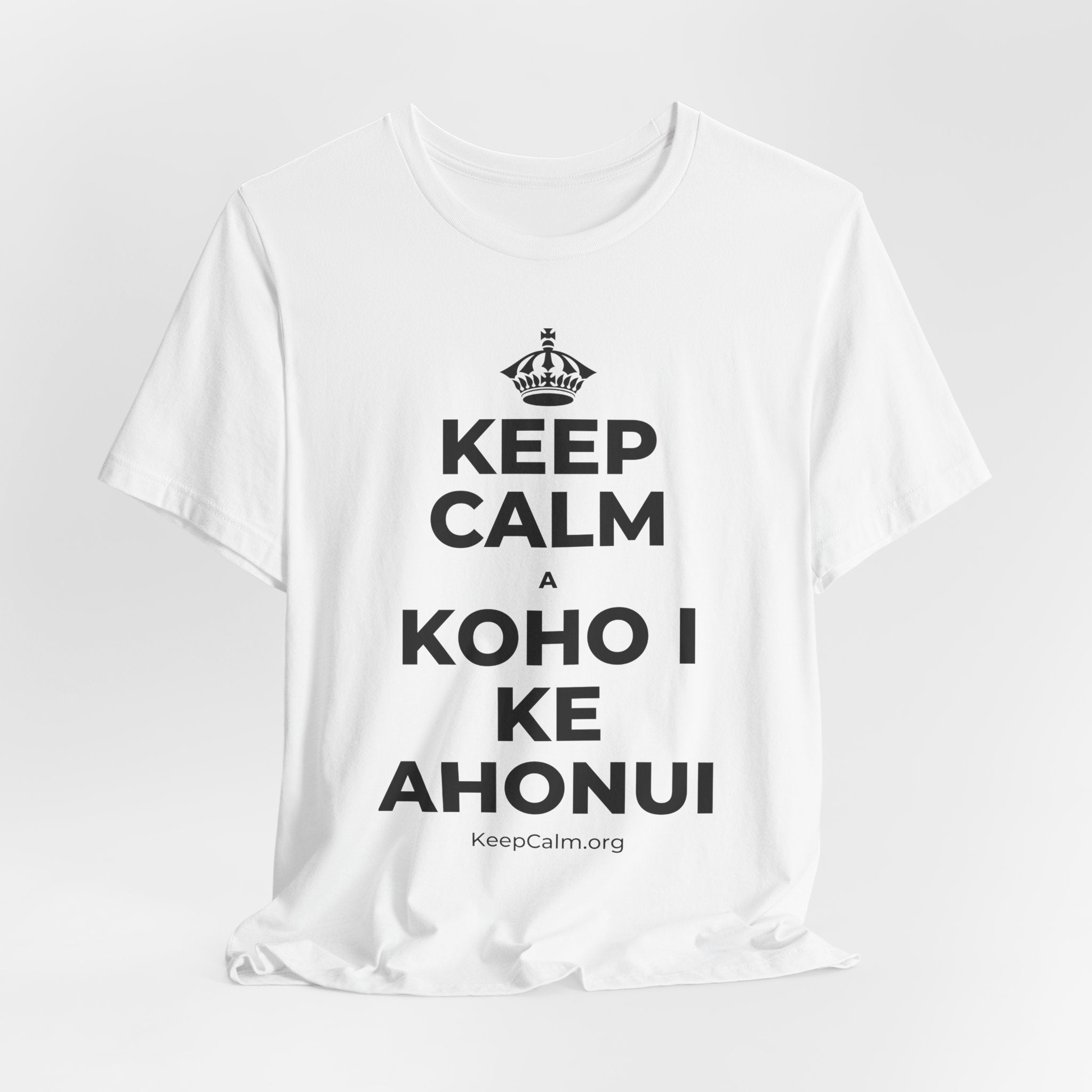 KEEP CALM A KOHO I KE AHONUI T-Shirt (White–Asphalt)
