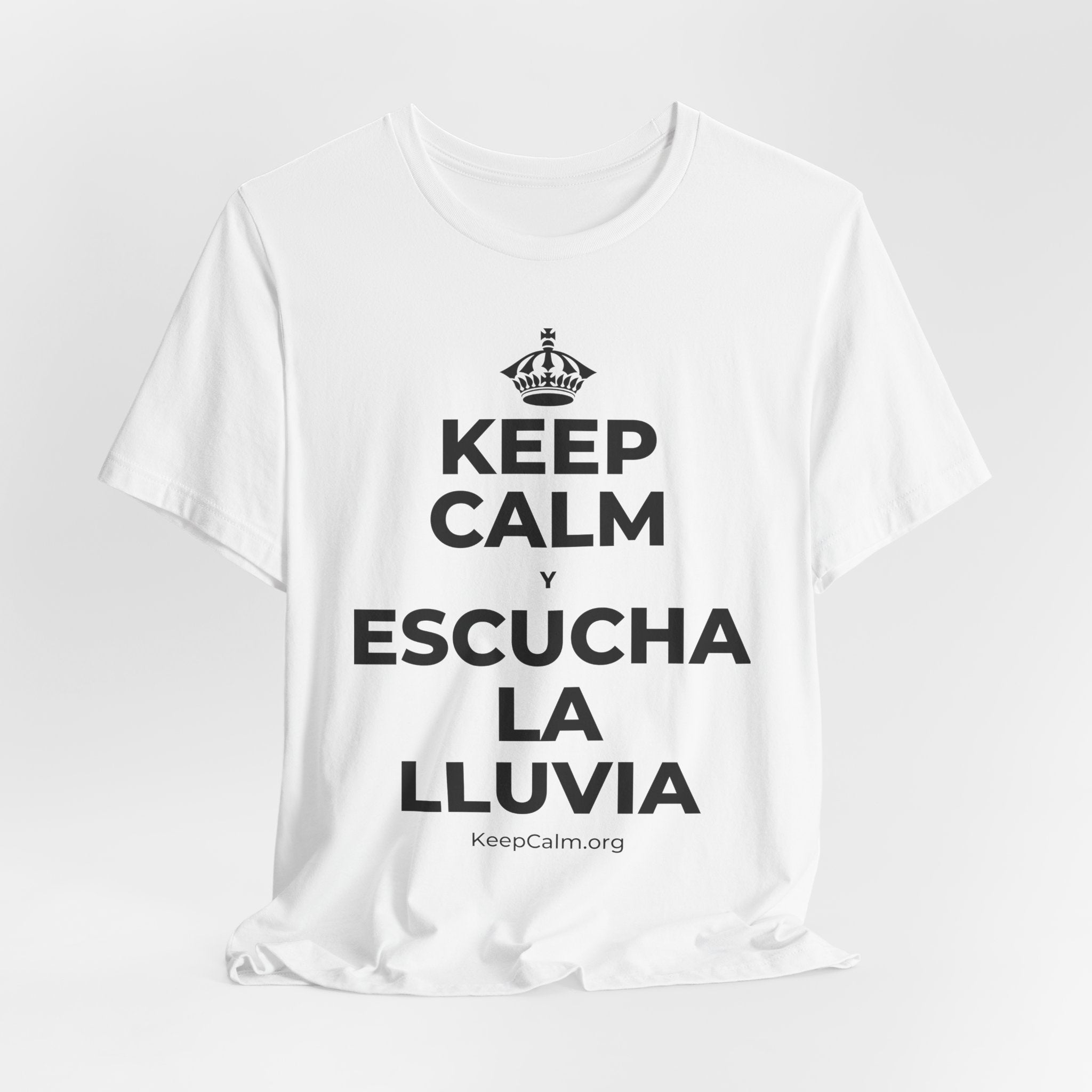 KEEP CALM Y ESCUCHA LA LLUVIA T-Shirt (White–Asphalt)