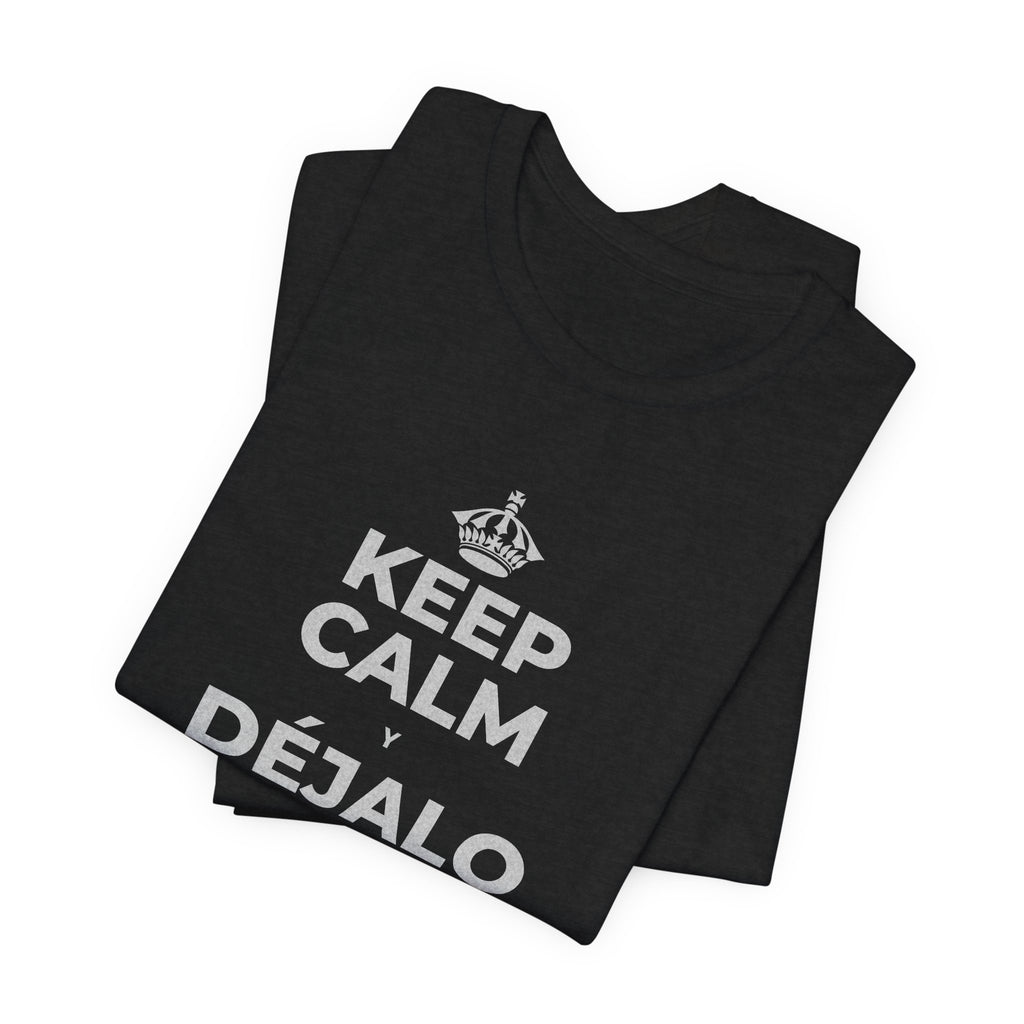 KEEP CALM Y DÉJALO MEJOR DE COMO ESTABA T-Shirt (White–Asphalt)