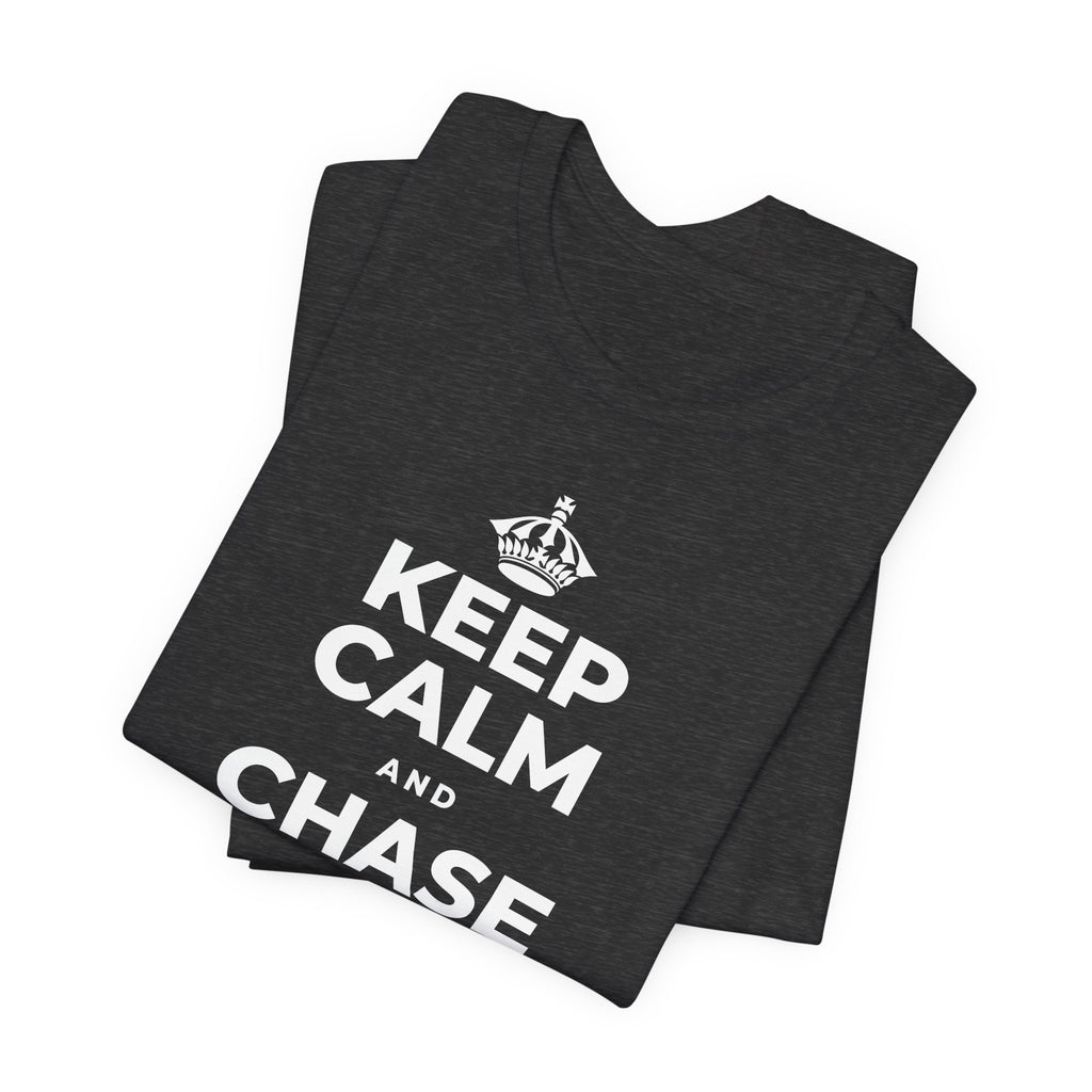 KEEP CALM AND CHASE THE LONG DAYS T-Shirt (White–Asphalt)