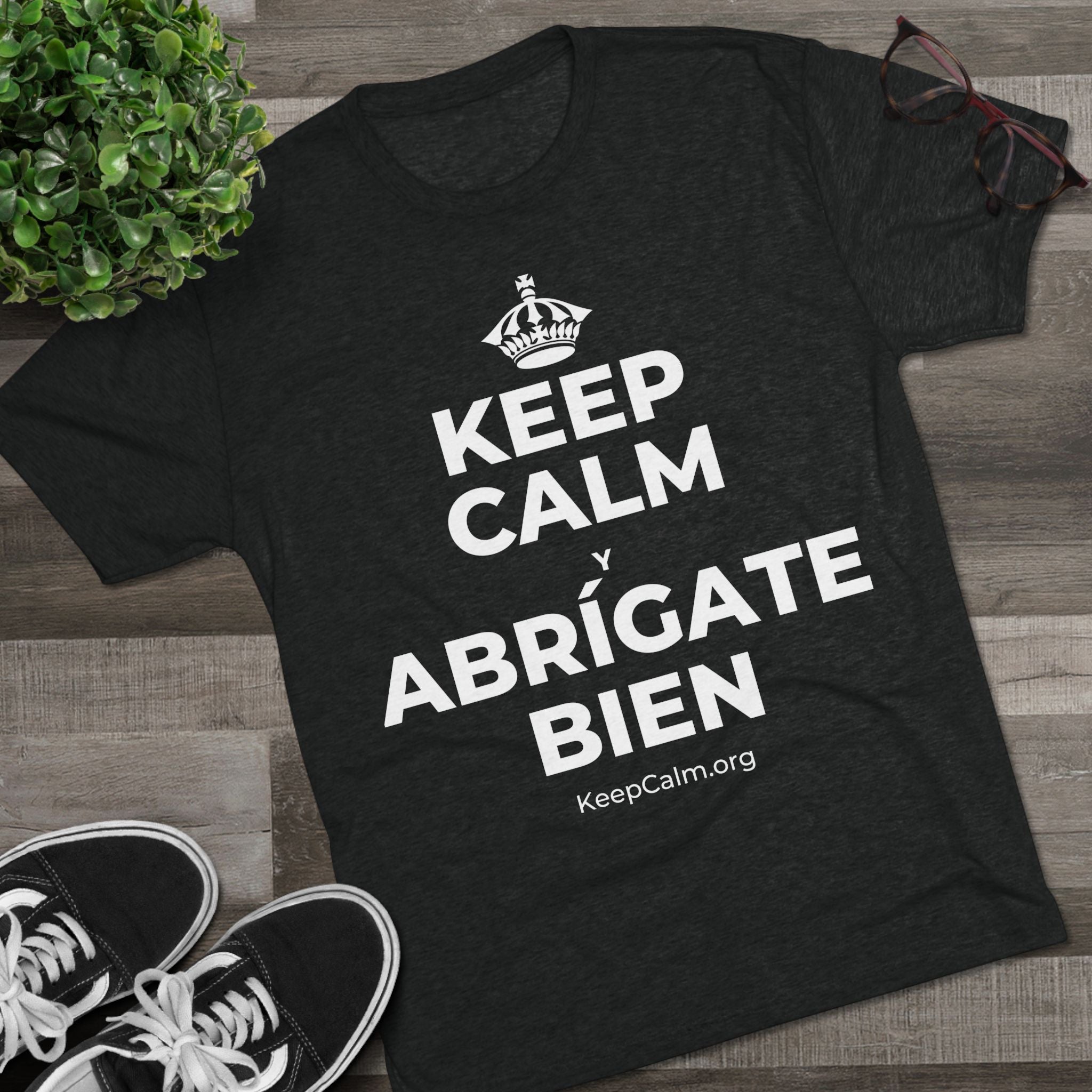 KEEP CALM Y ABRÍGATE BIEN Tri-Blend Tee