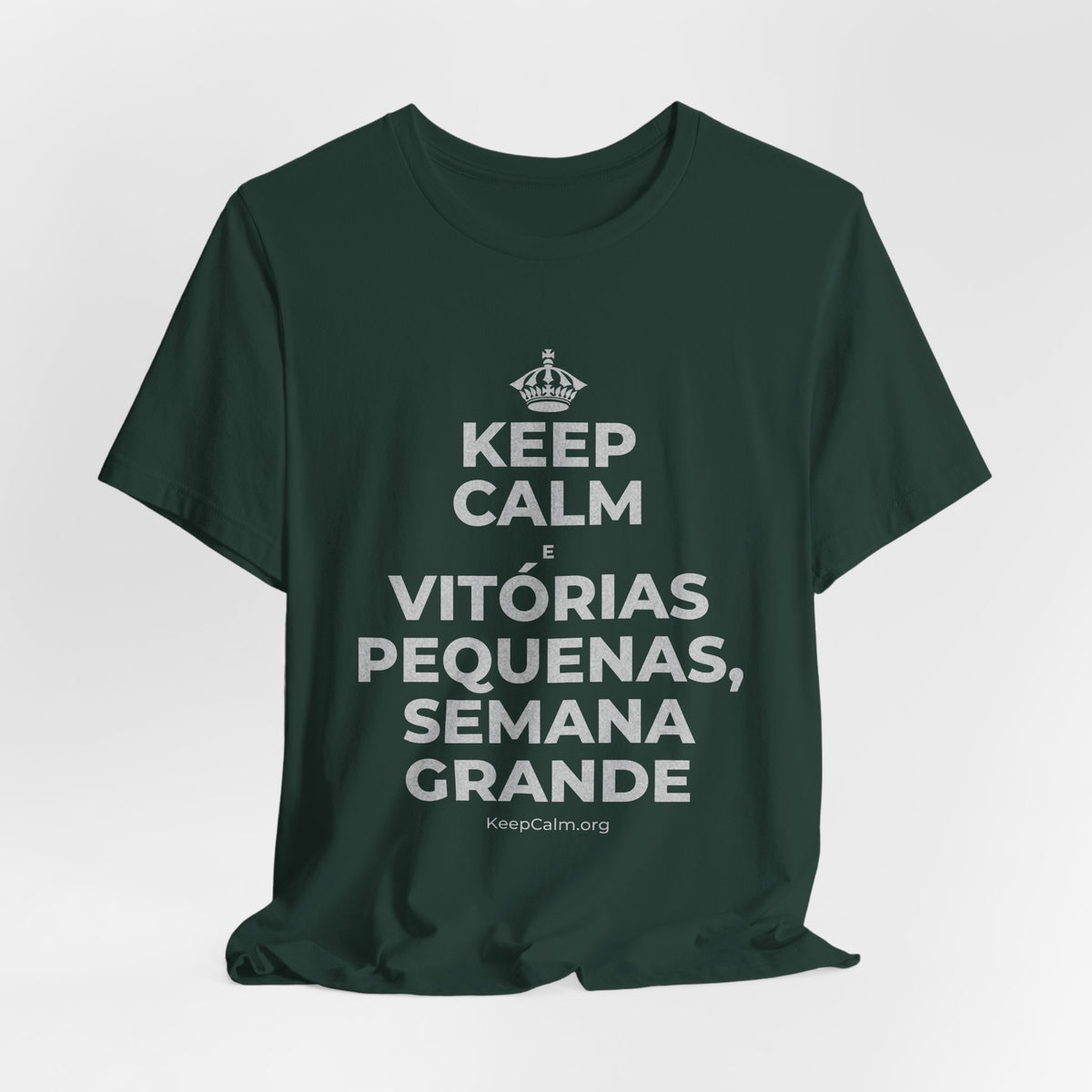 KEEP CALM E VITÓRIAS PEQUENAS, SEMANA GRANDE T-Shirt (White–Asphalt)