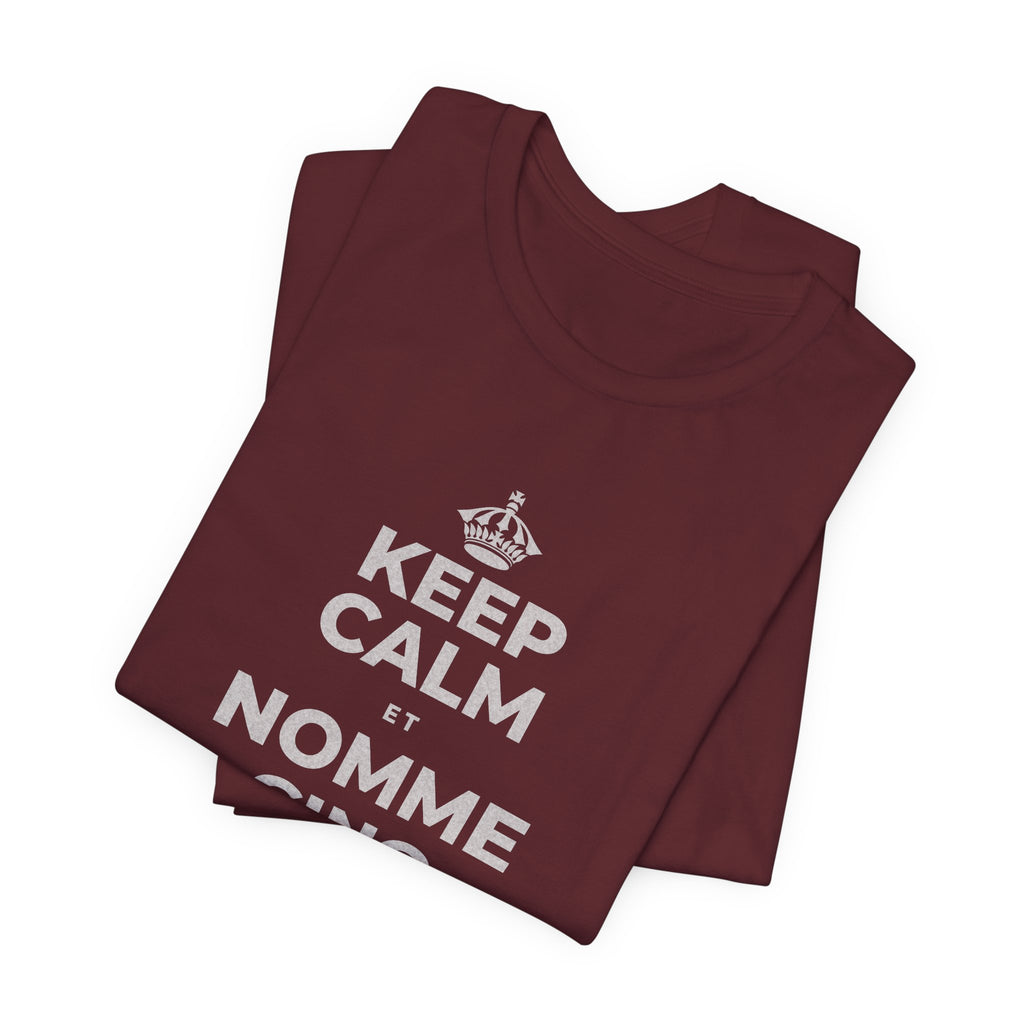 KEEP CALM ET NOMME CINQ CHOSES QUE TU VOIS T-Shirt (Baby Blue–Silver)