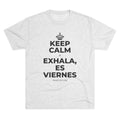 KEEP CALM Y EXHALA, ES VIERNES Tri-Blend Tee