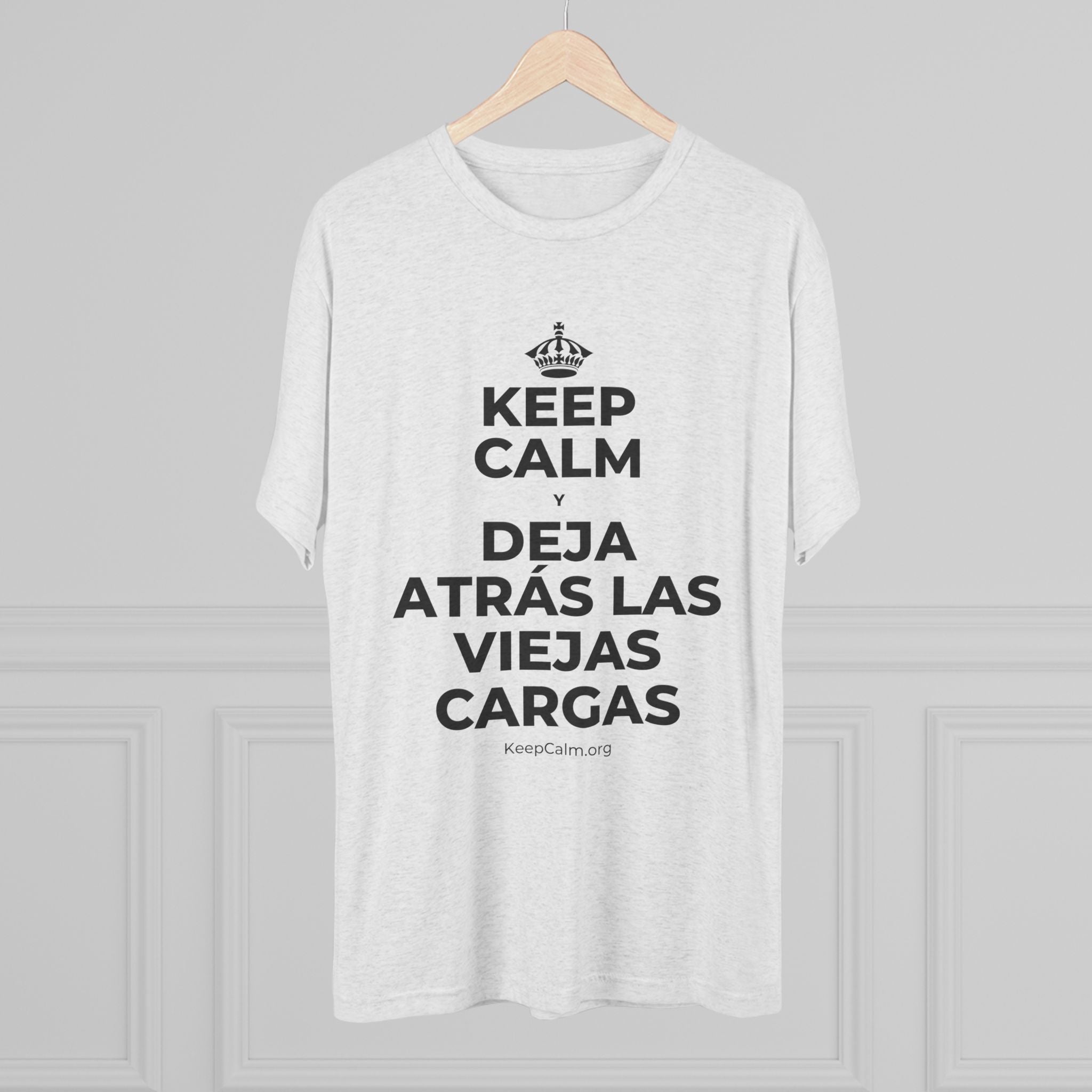 KEEP CALM Y DEJA ATRÁS LAS VIEJAS CARGAS Tri-Blend Tee