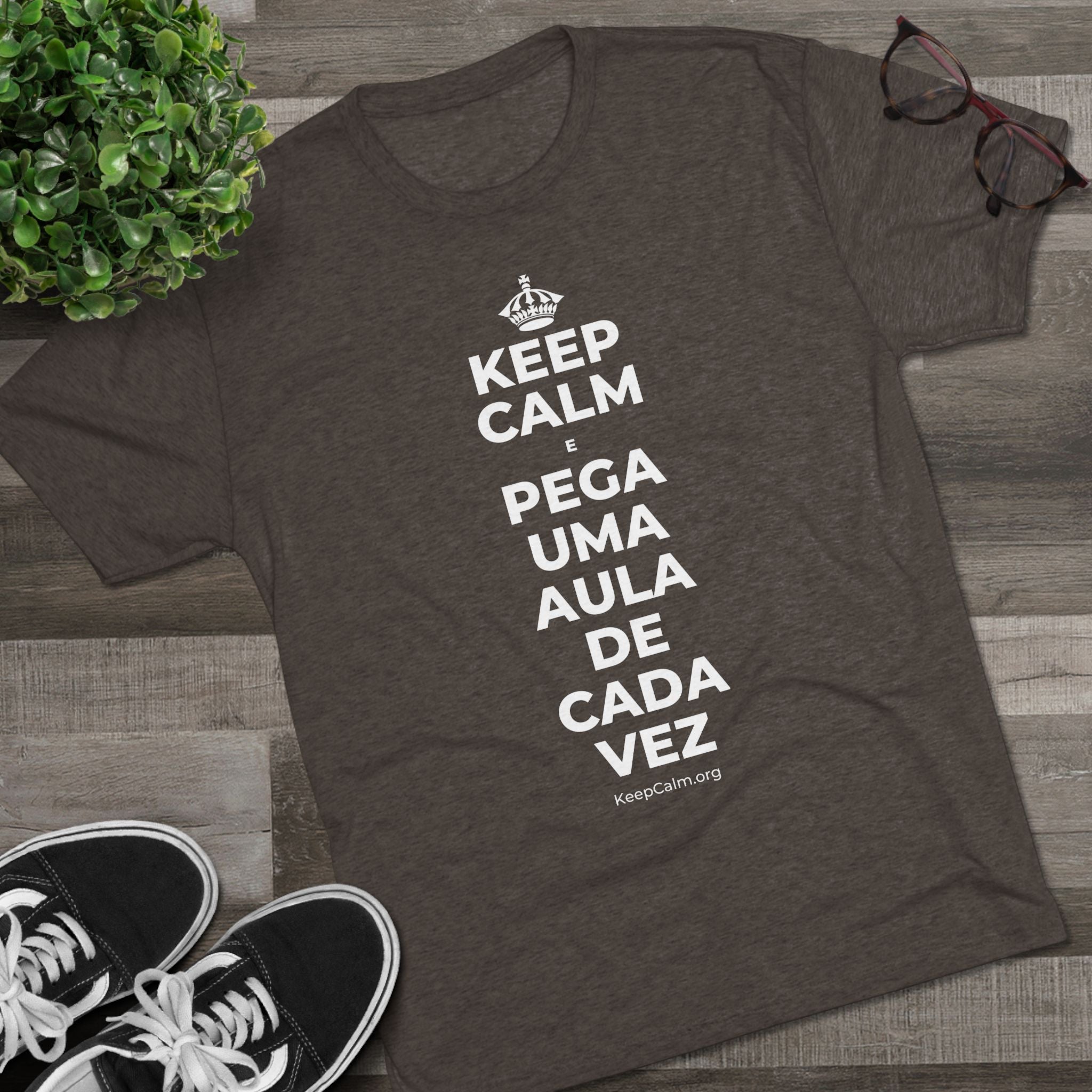 KEEP CALM E PEGA UMA AULA DE CADA VEZ Tri-Blend Tee